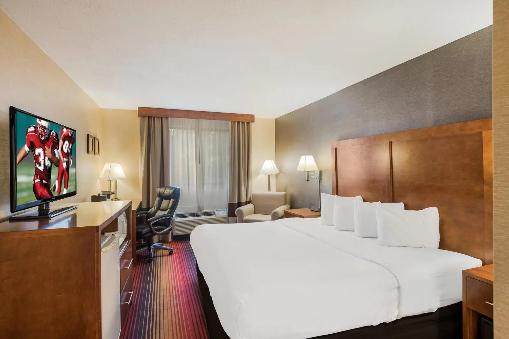 Bedroom, Bed in Red Roof Inn Fairfield