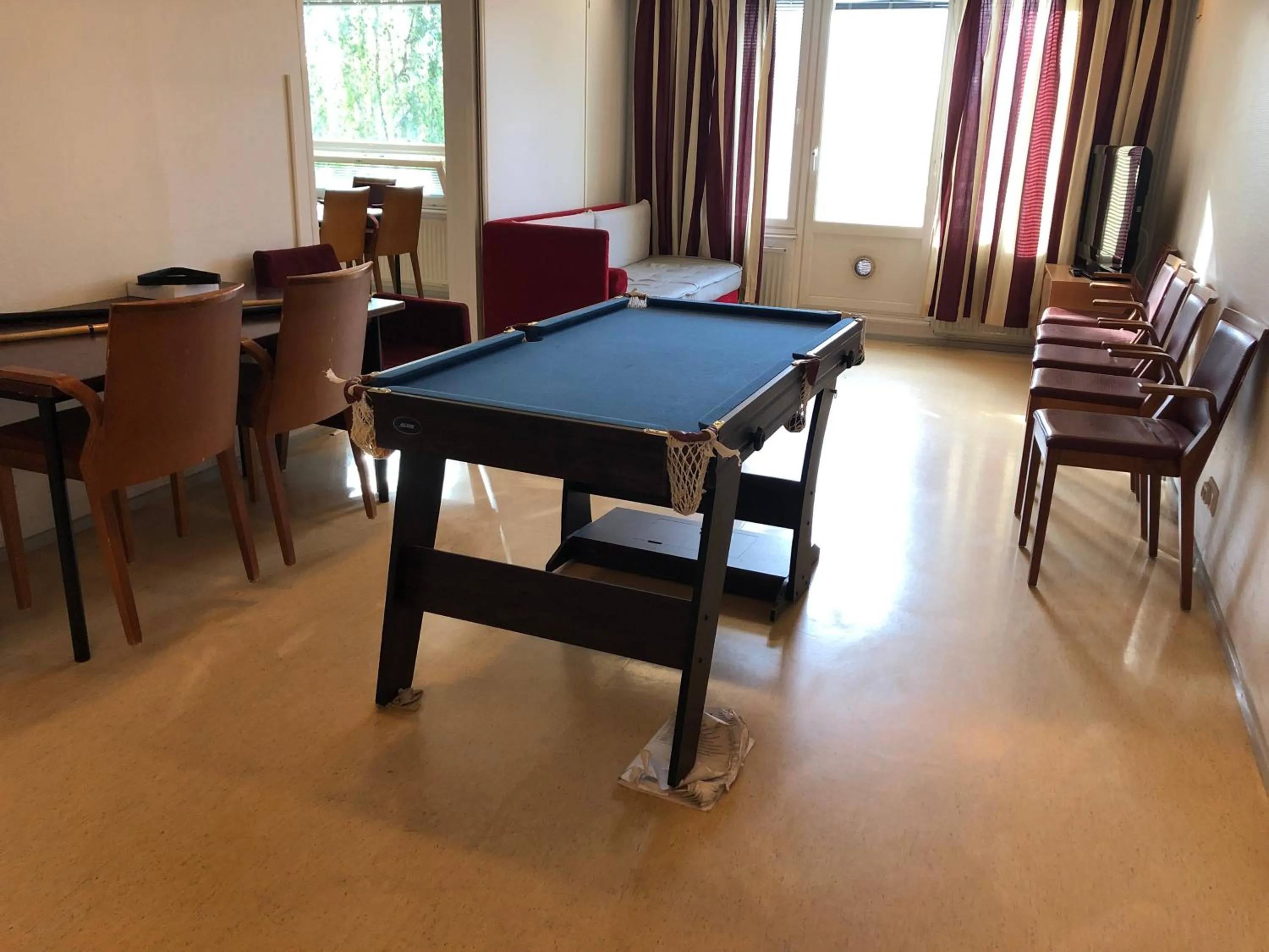 Communal lounge/ TV room in West Side Hotel