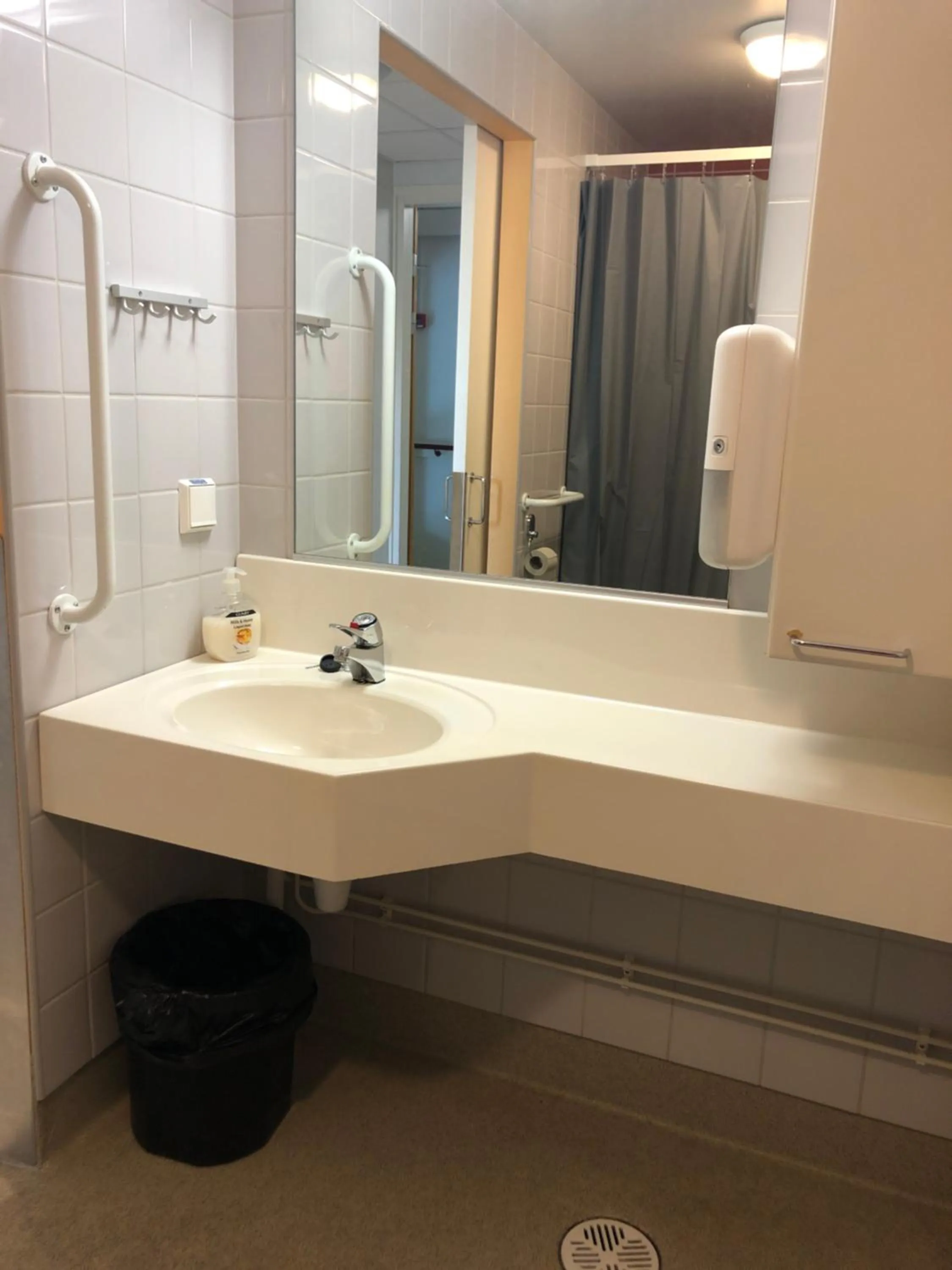 Shower in West Side Hotel