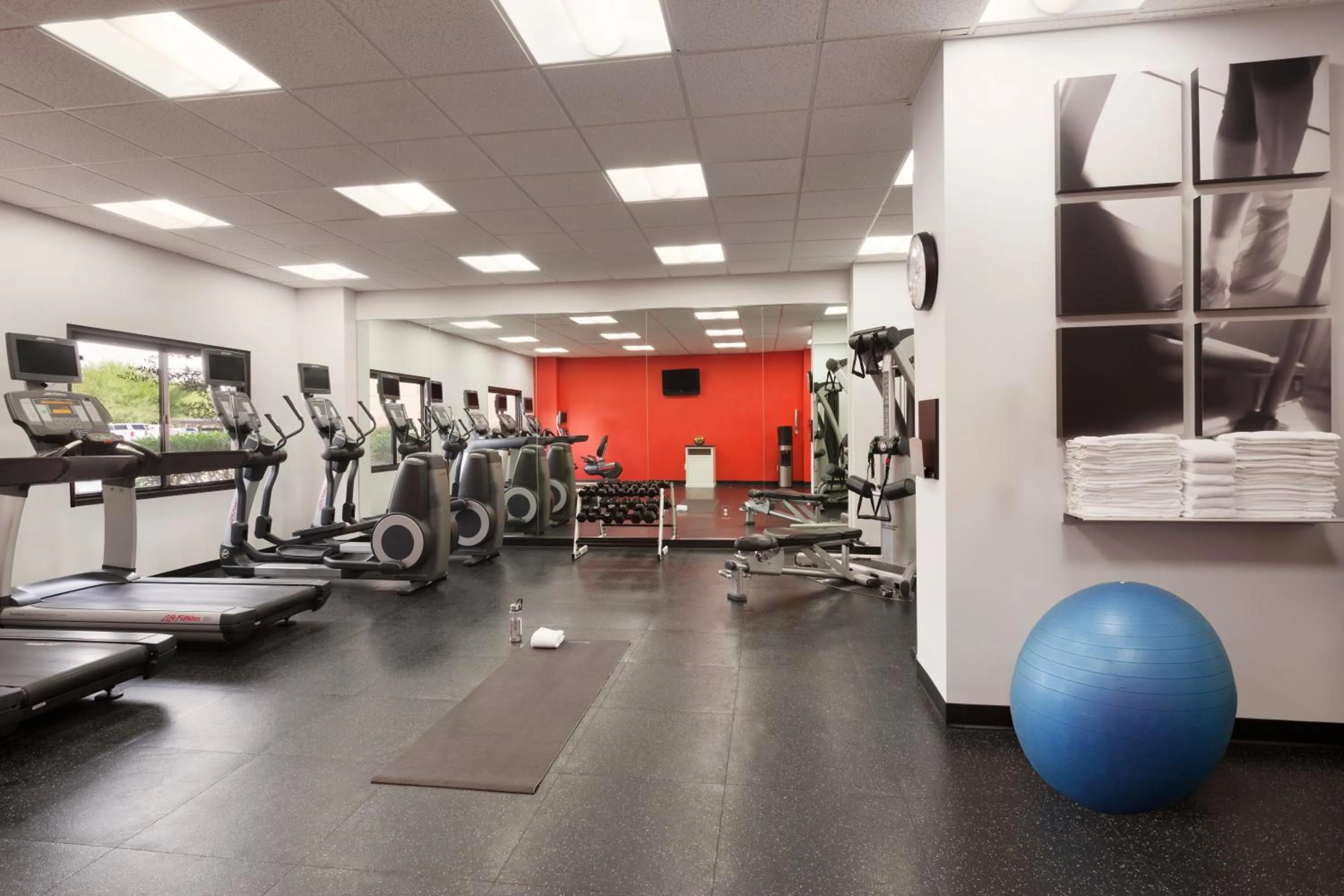 Fitness centre/facilities in Radisson Hotel Phoenix Airport