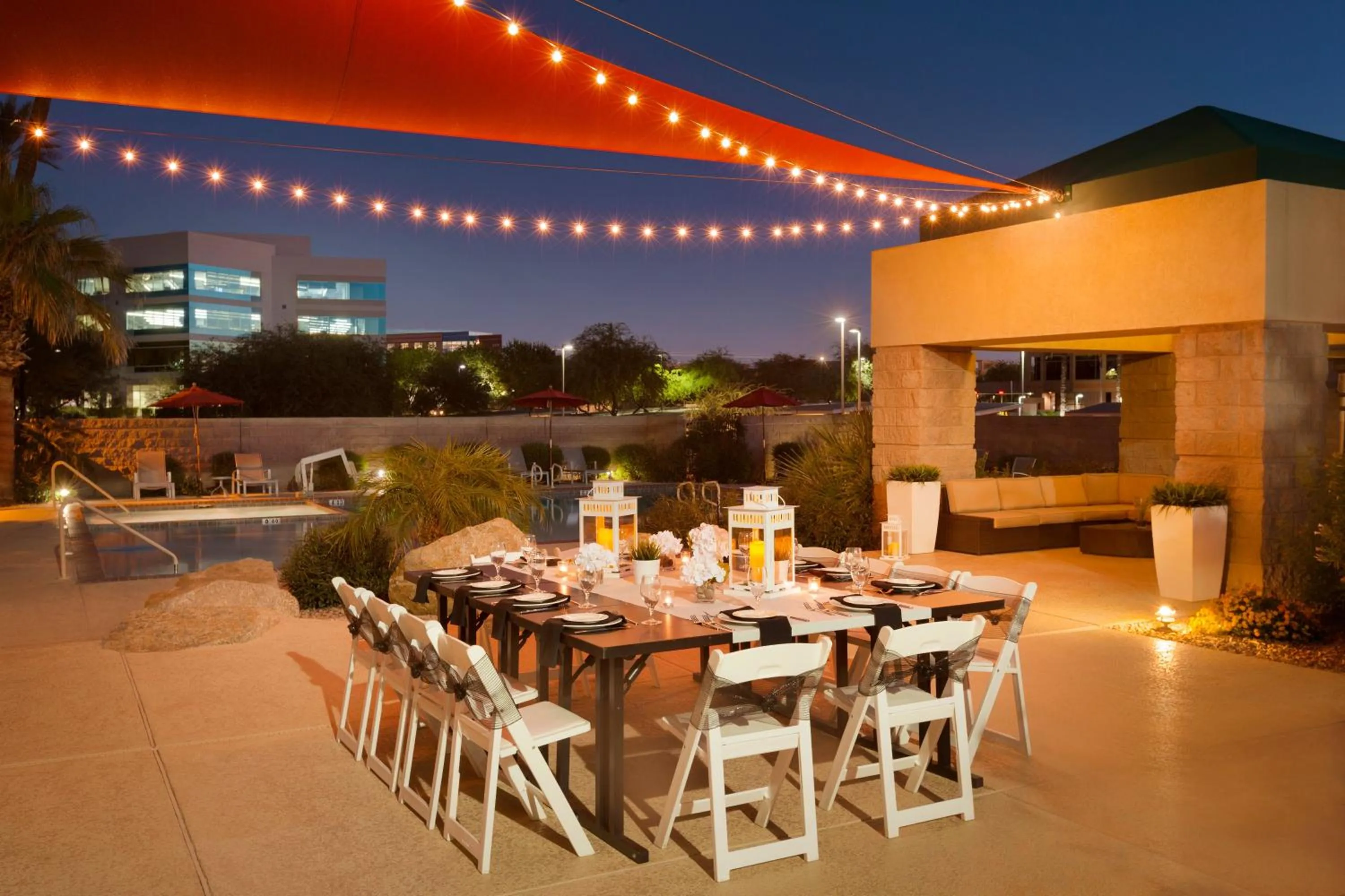Patio in Radisson Hotel Phoenix Airport