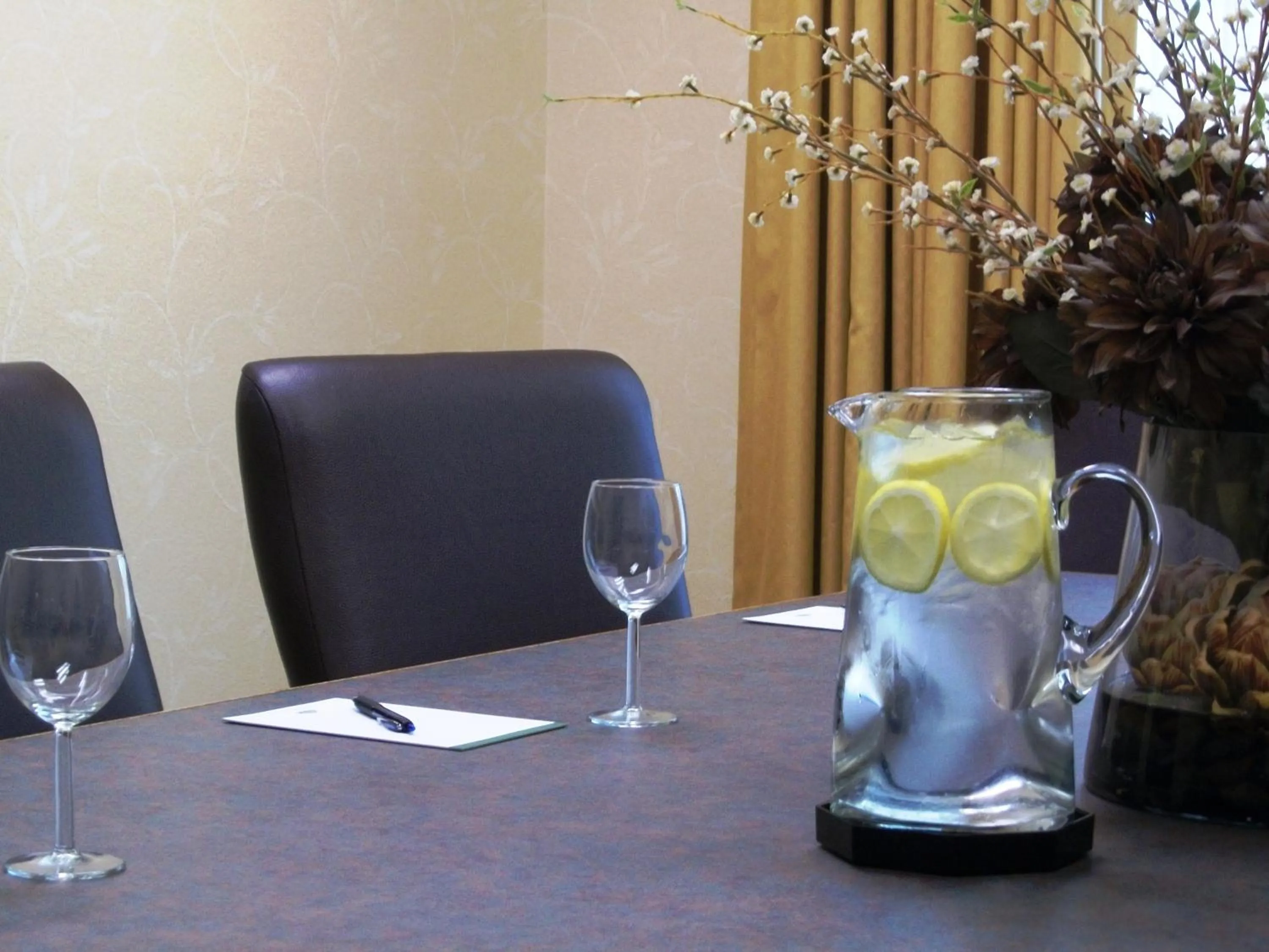 Meeting/conference room in Radisson Hotel Phoenix Airport