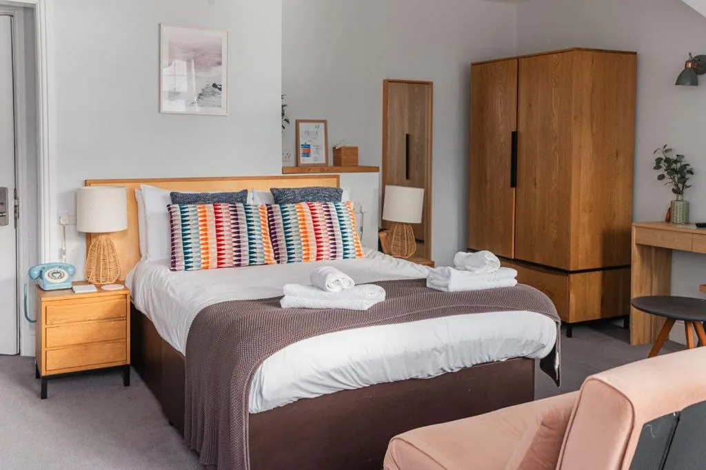 Bed in The Kingswood Hotel