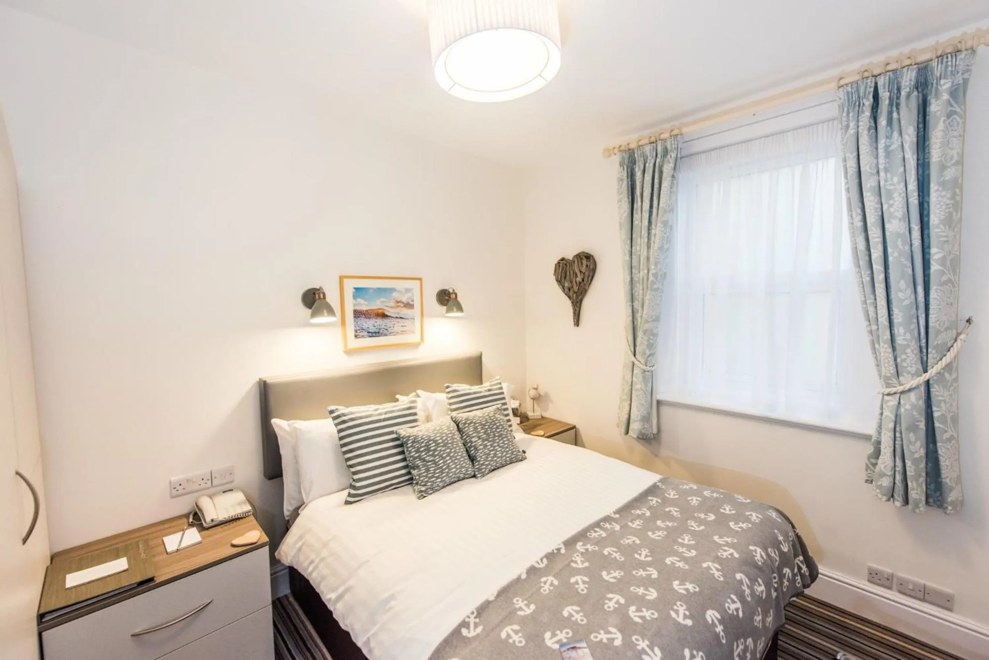 Bedroom, Bed in The Kingswood Hotel