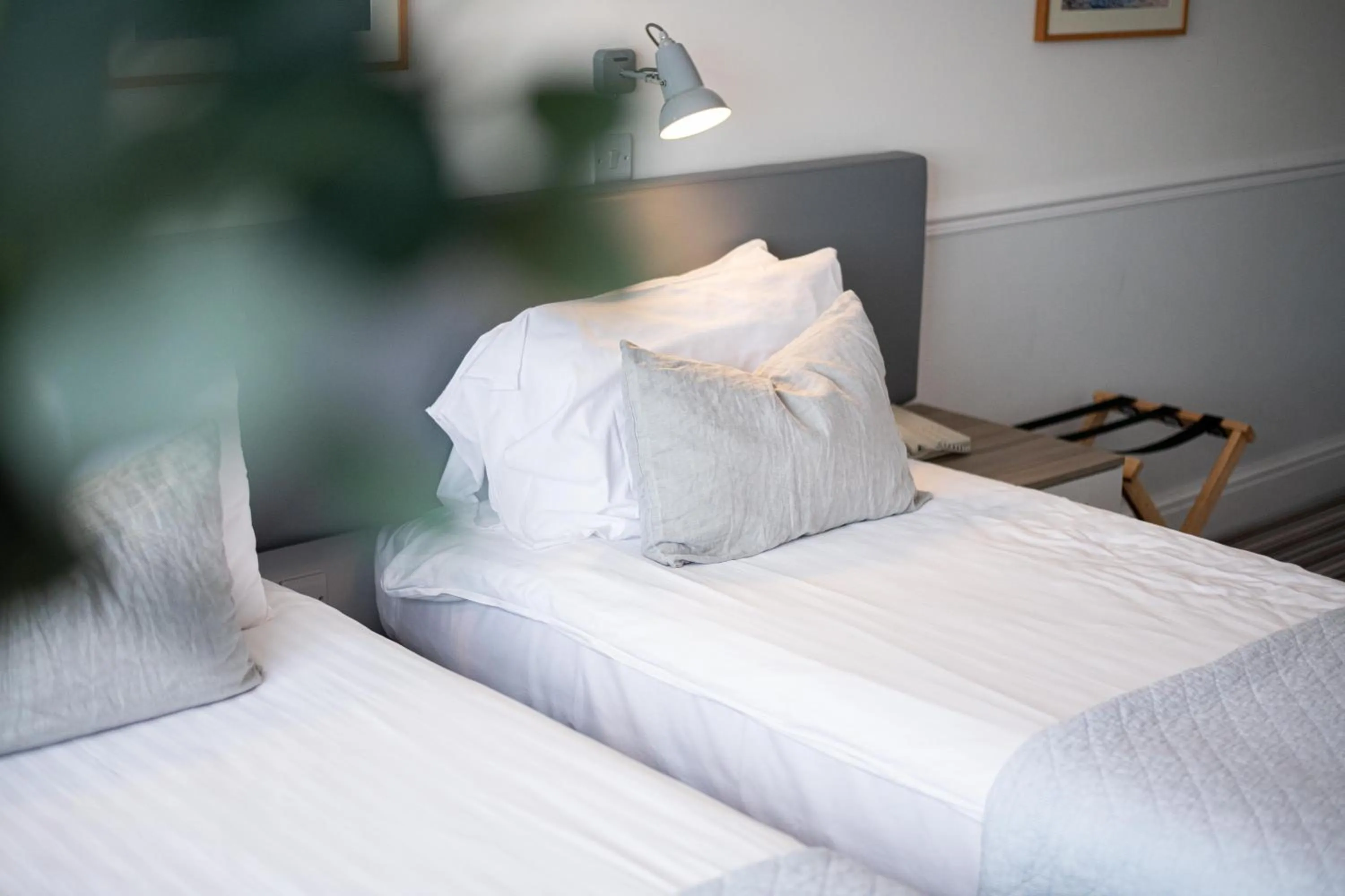 Bedroom, Bed in The Kingswood Hotel