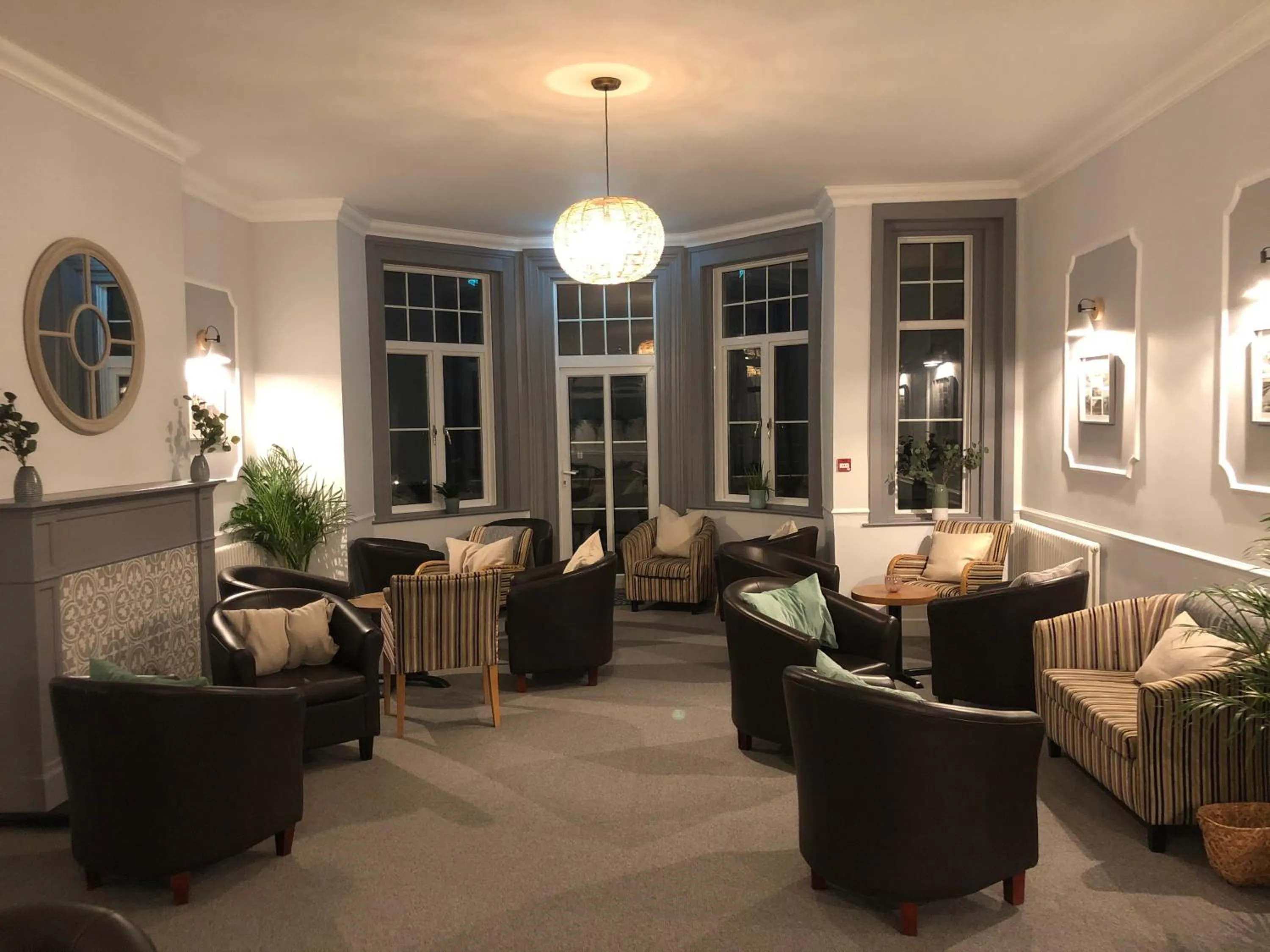 Lounge or bar in The Kingswood Hotel