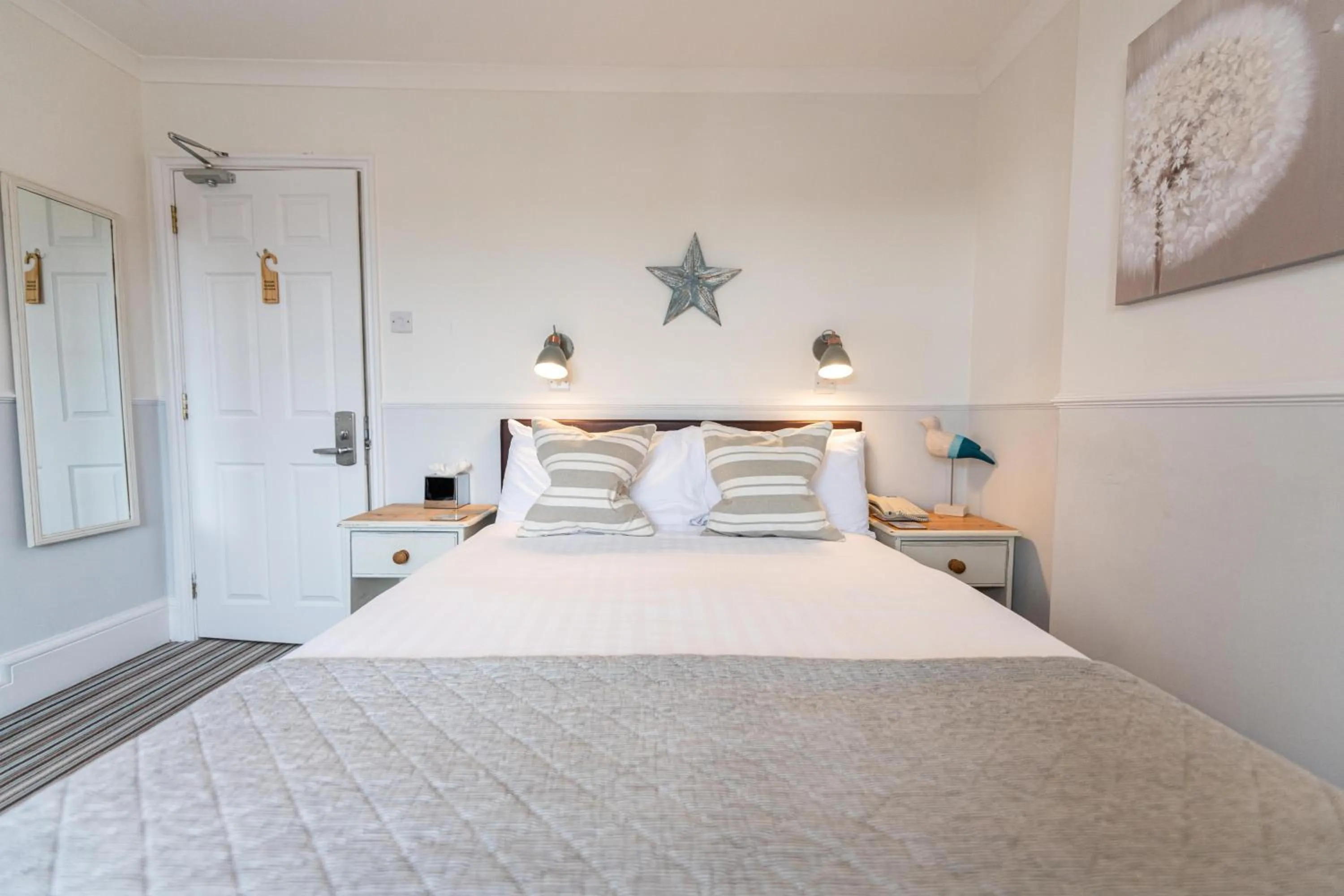 Bed in The Kingswood Hotel