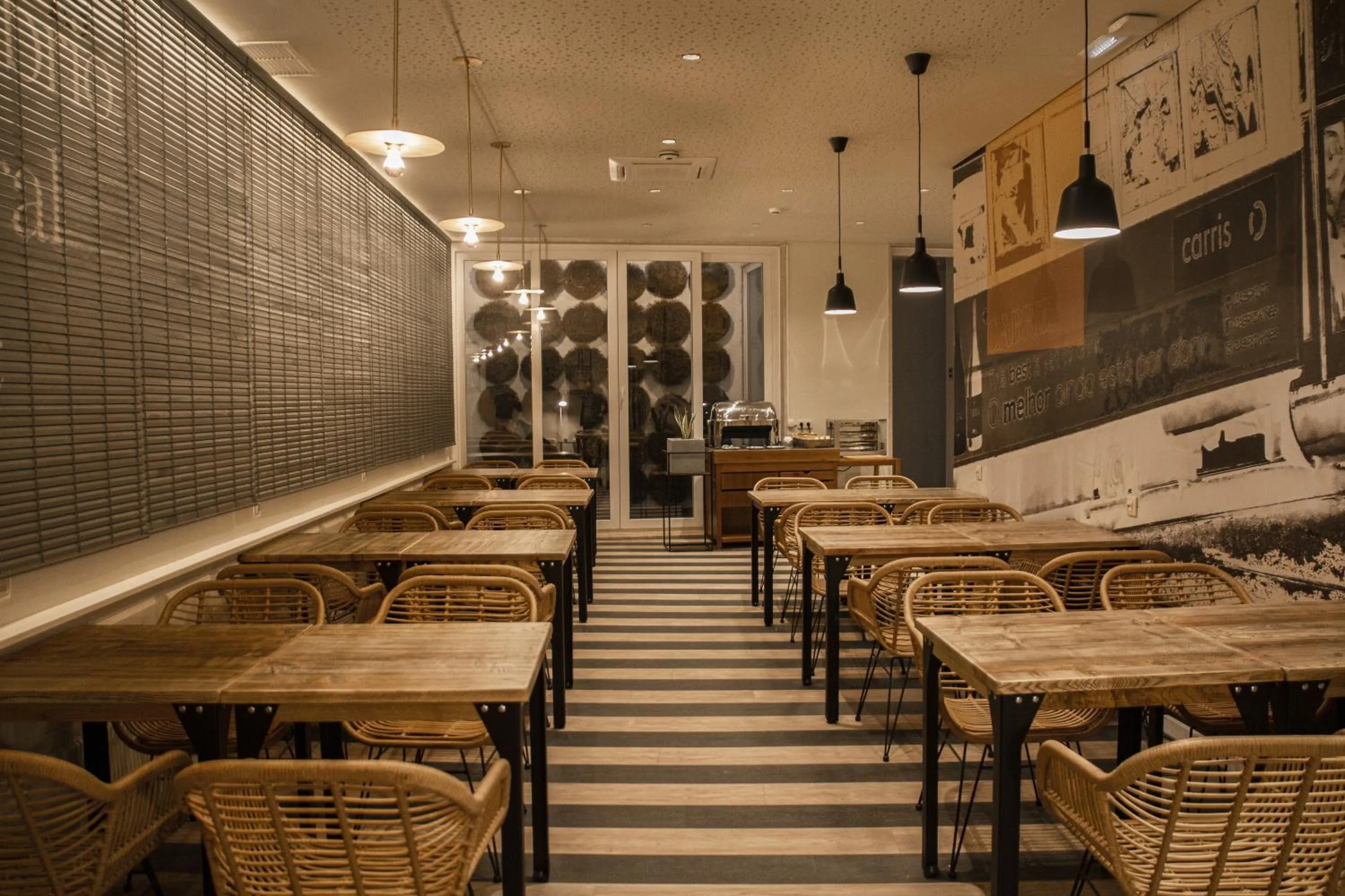 Restaurant/places to eat in room Select Liberdade