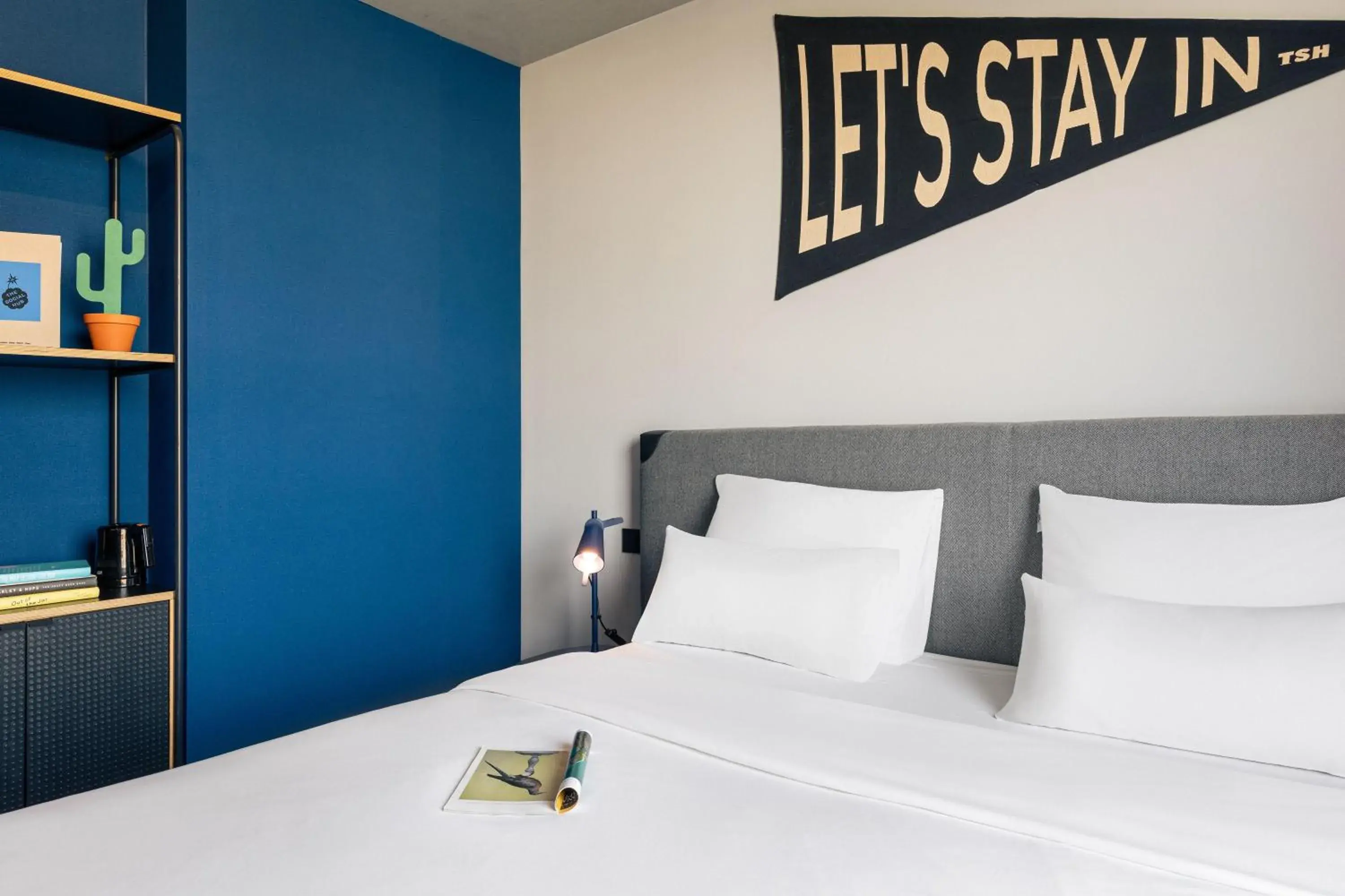 Deluxe Double Room in The Social Hub Vienna Deluxe Double Room in The Social Hub Vienna