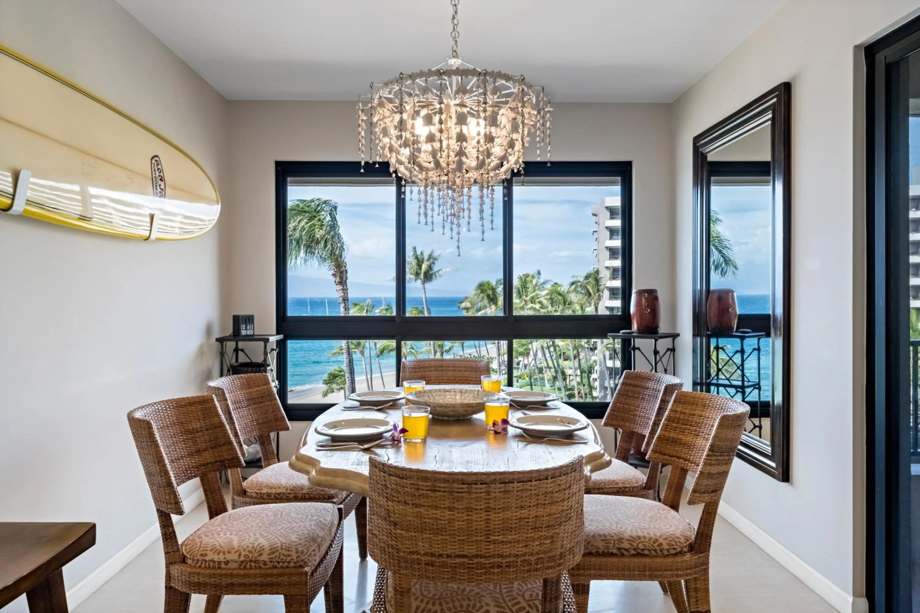 Dining area in Kaanapali Alii