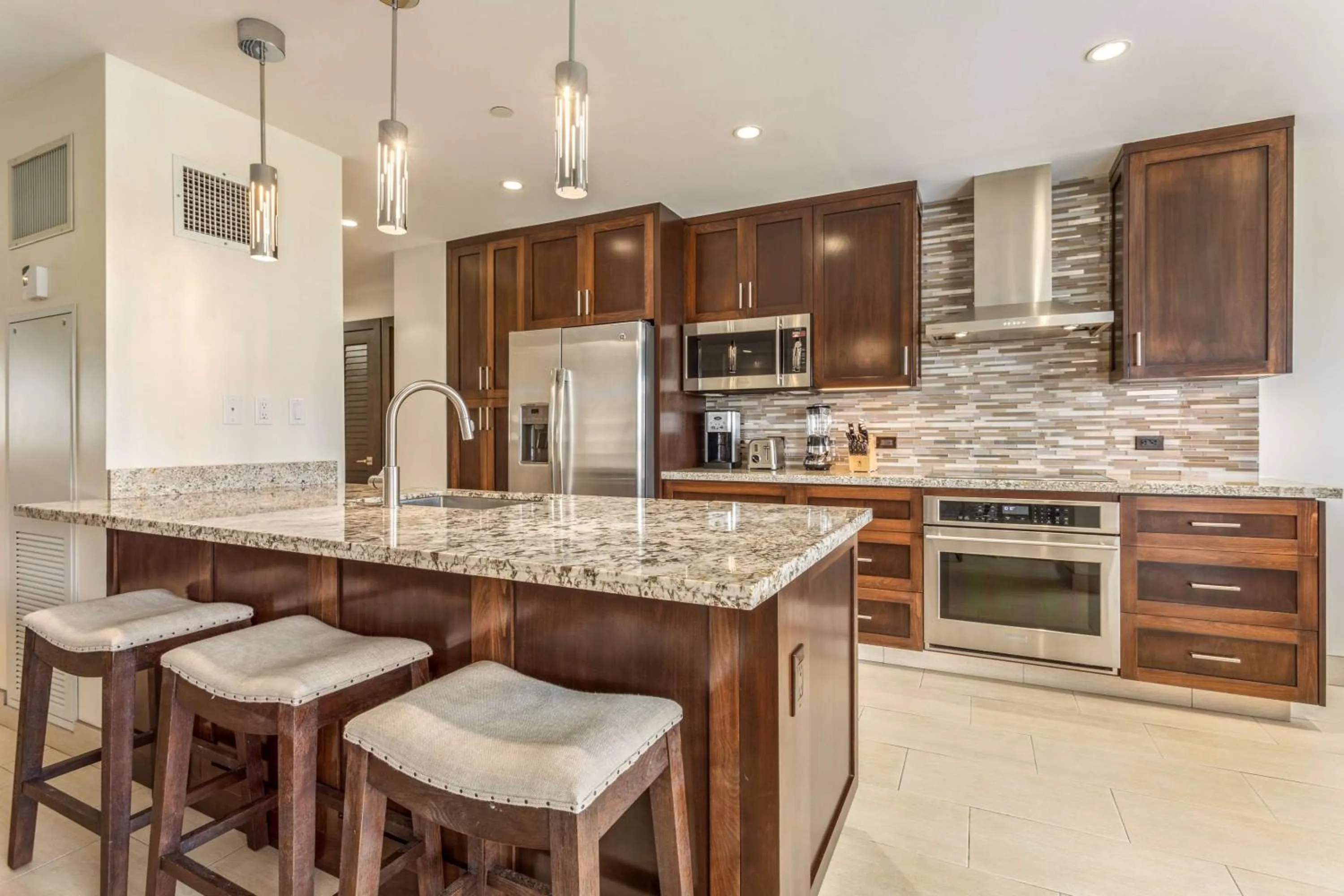 Photo of the whole room in Kaanapali Alii