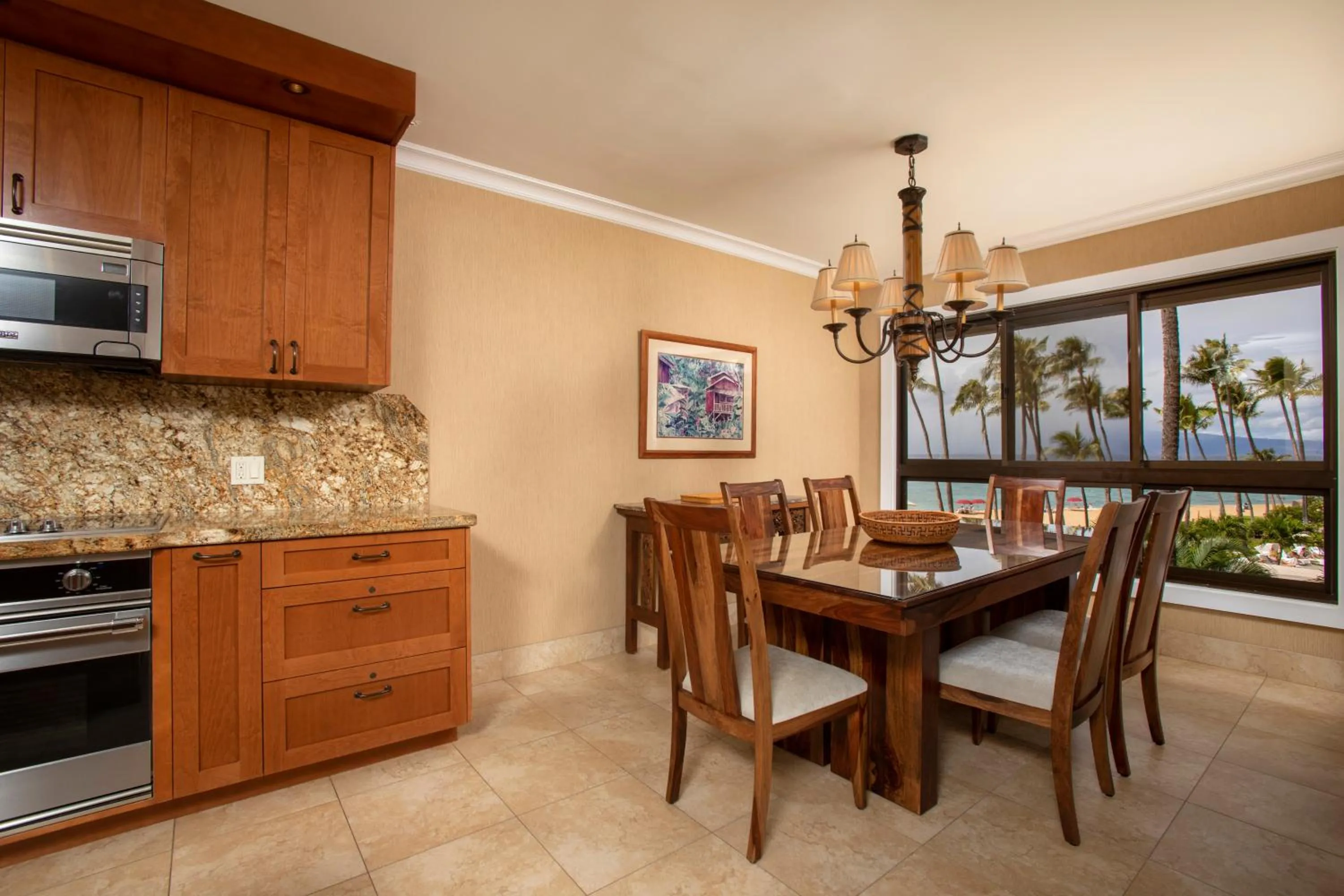 Dining area in Kaanapali Alii