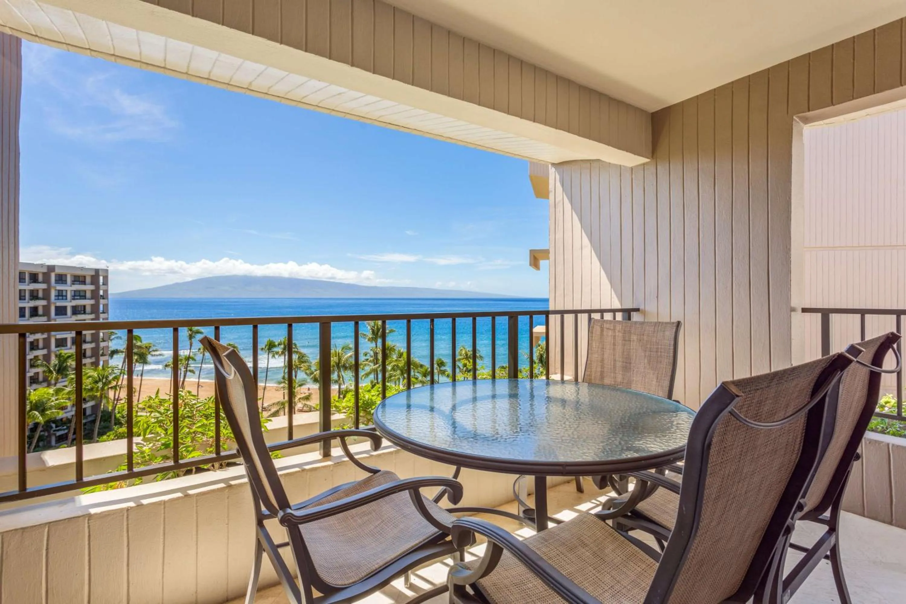 Photo of the whole room in Kaanapali Alii