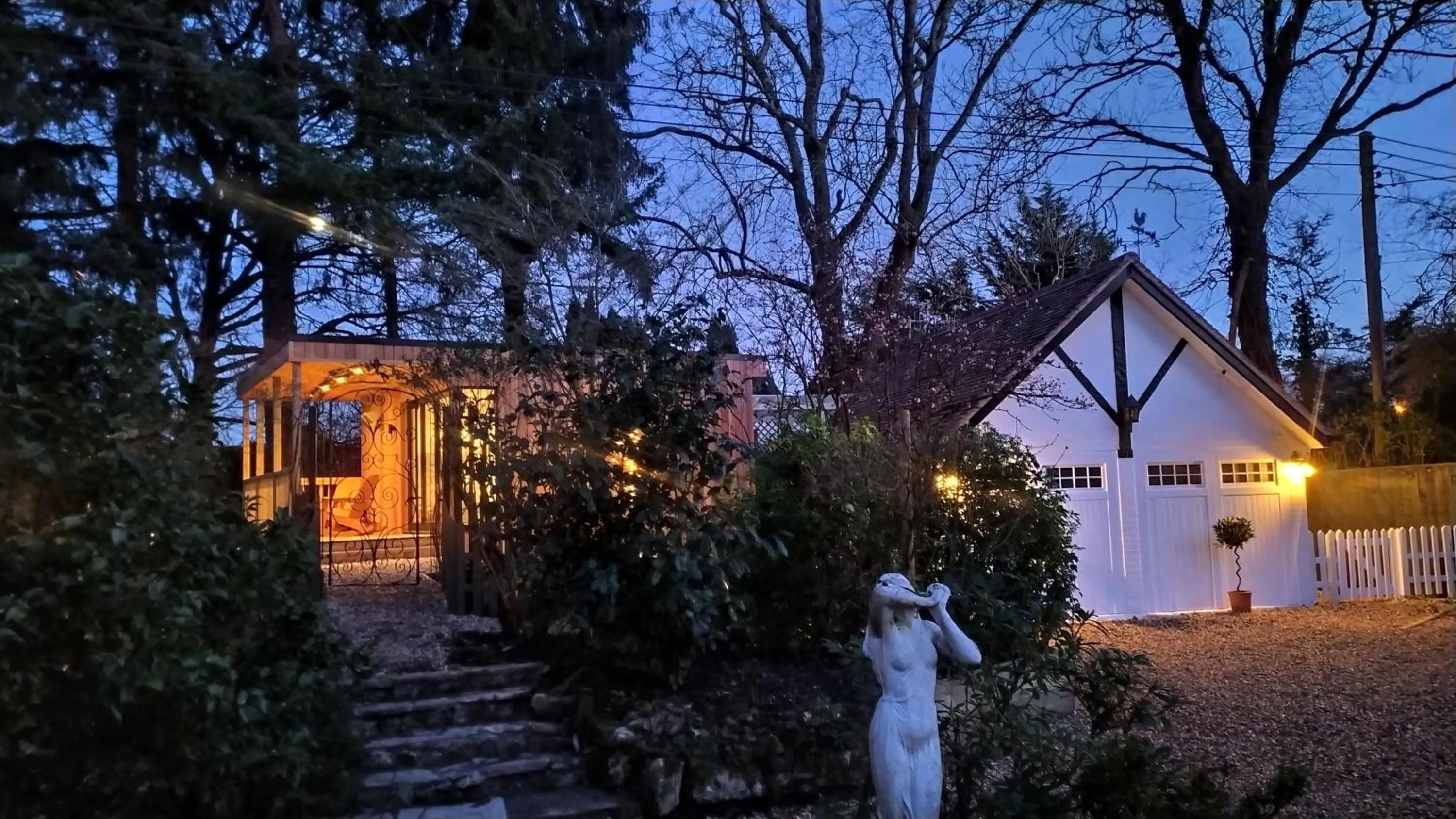 Property building in Thatched Eaves
