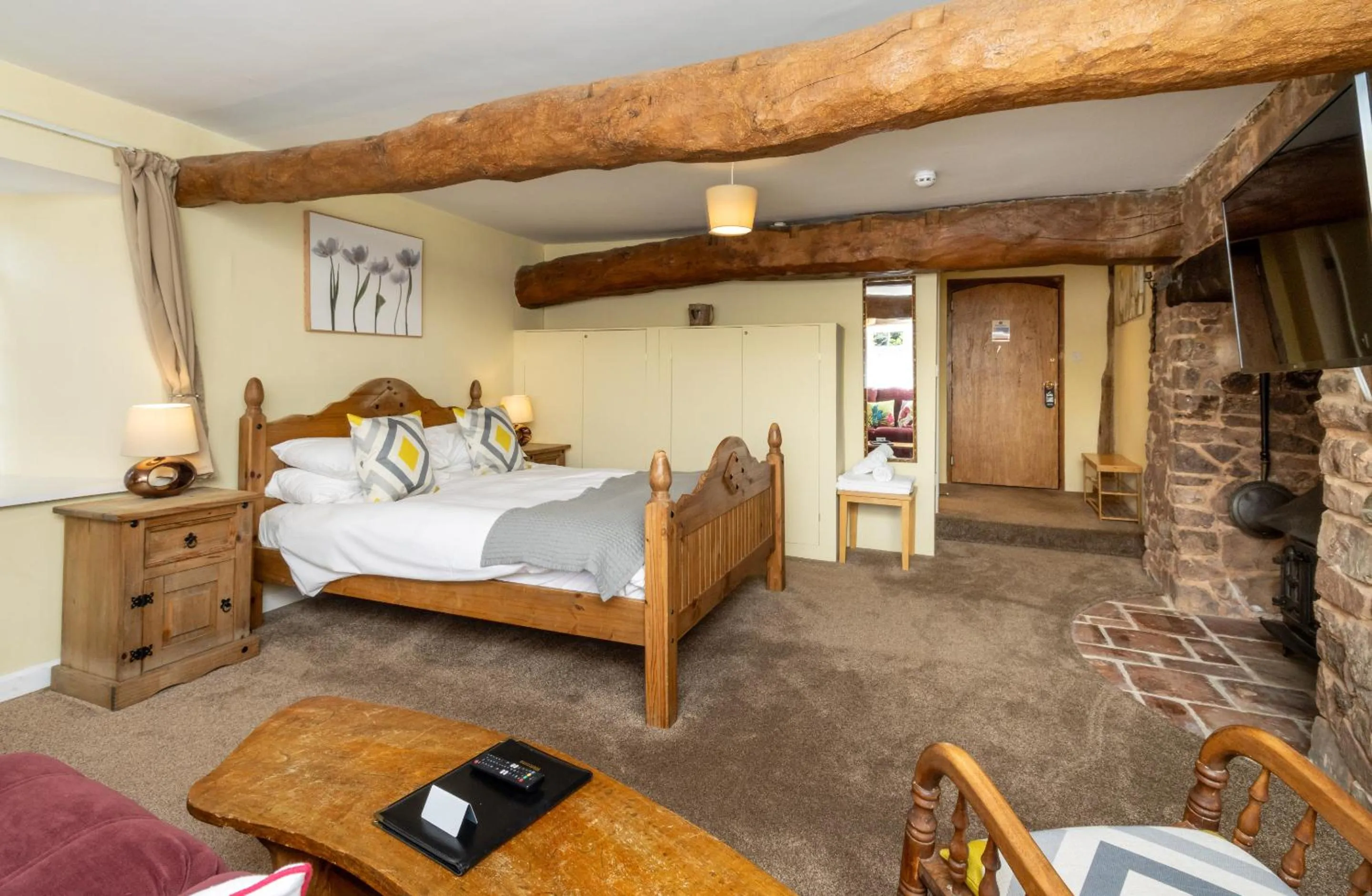 Bedroom, Bed in New Inn