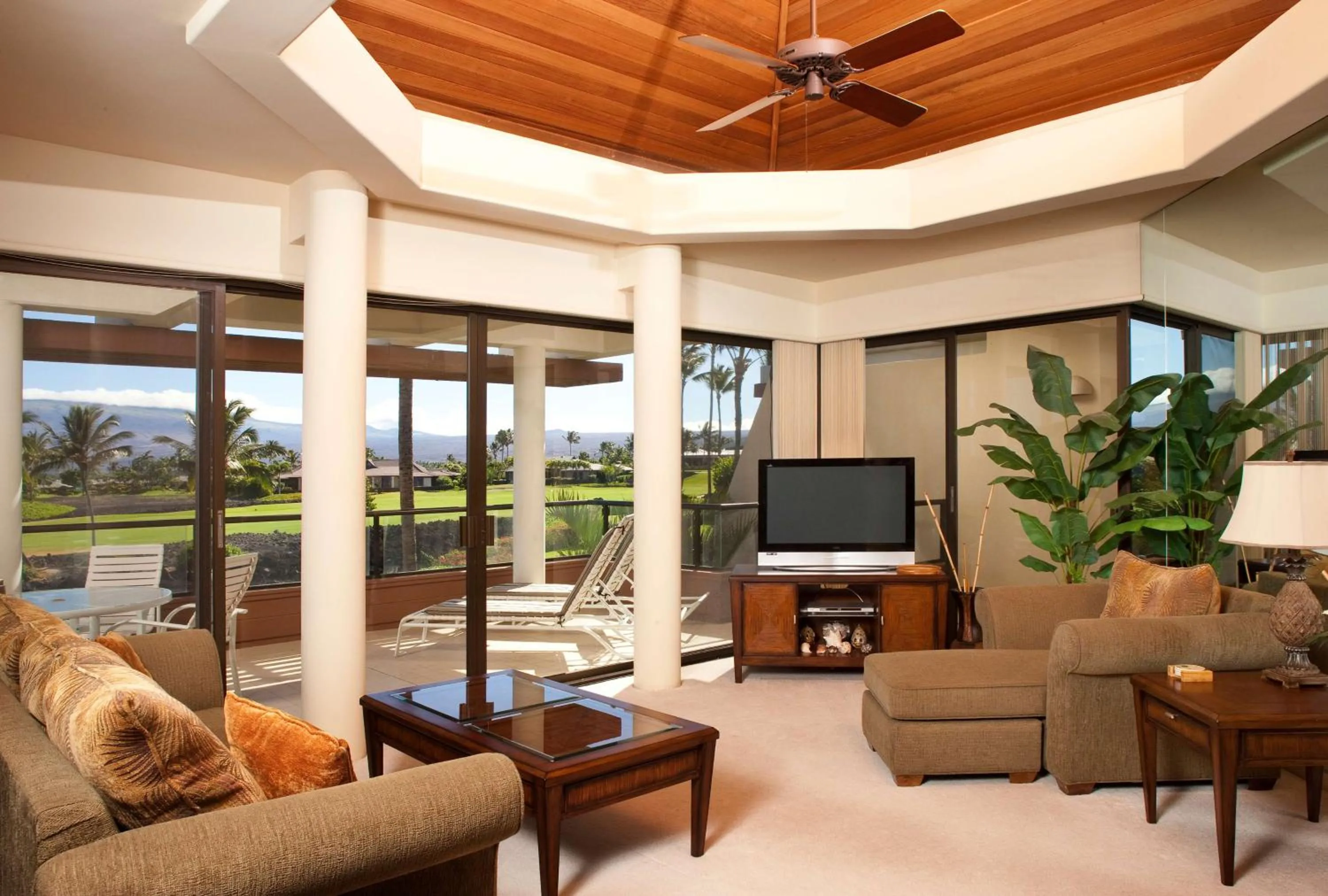Photo of the whole room in Mauna Lani Point