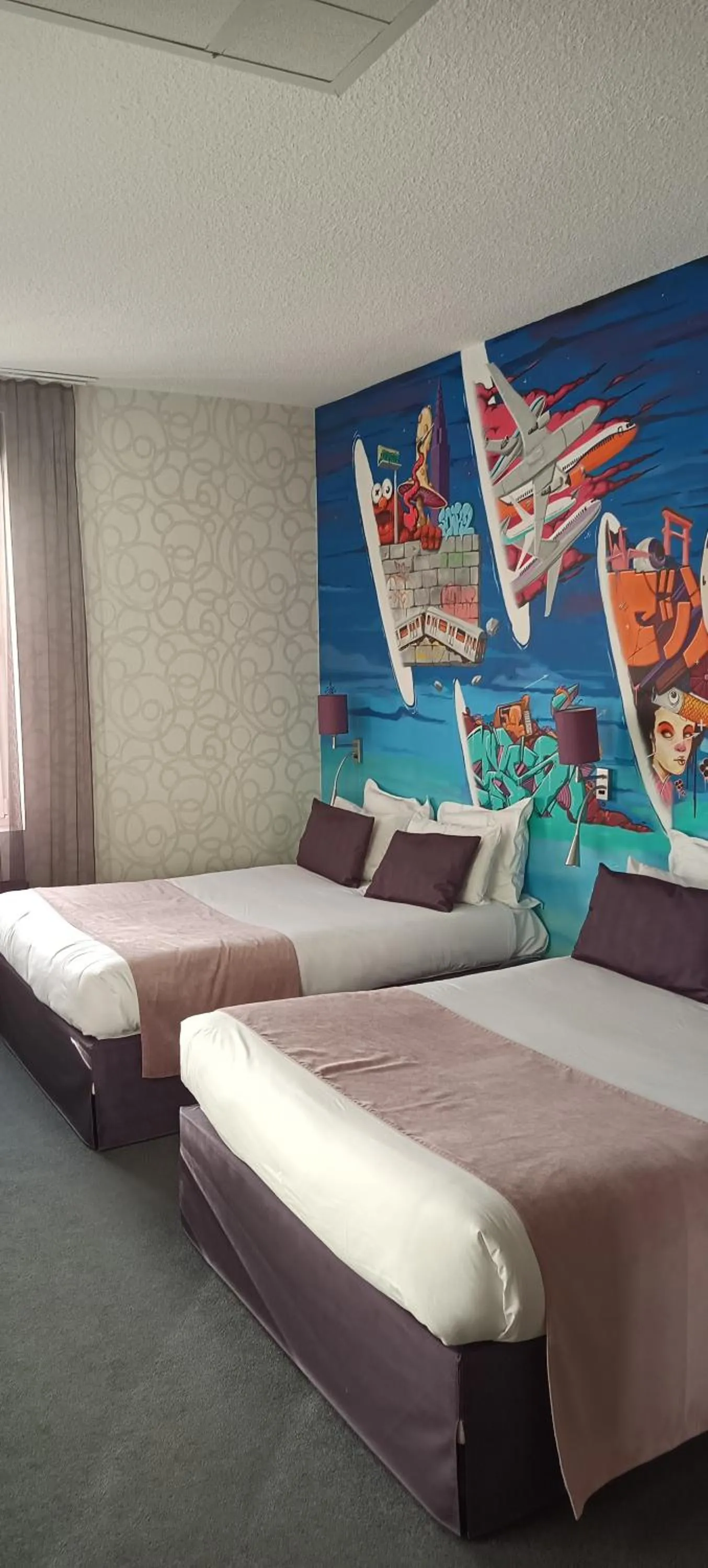 Bed in The Originals Boutique, Hôtel de l'Univers, Montluçon