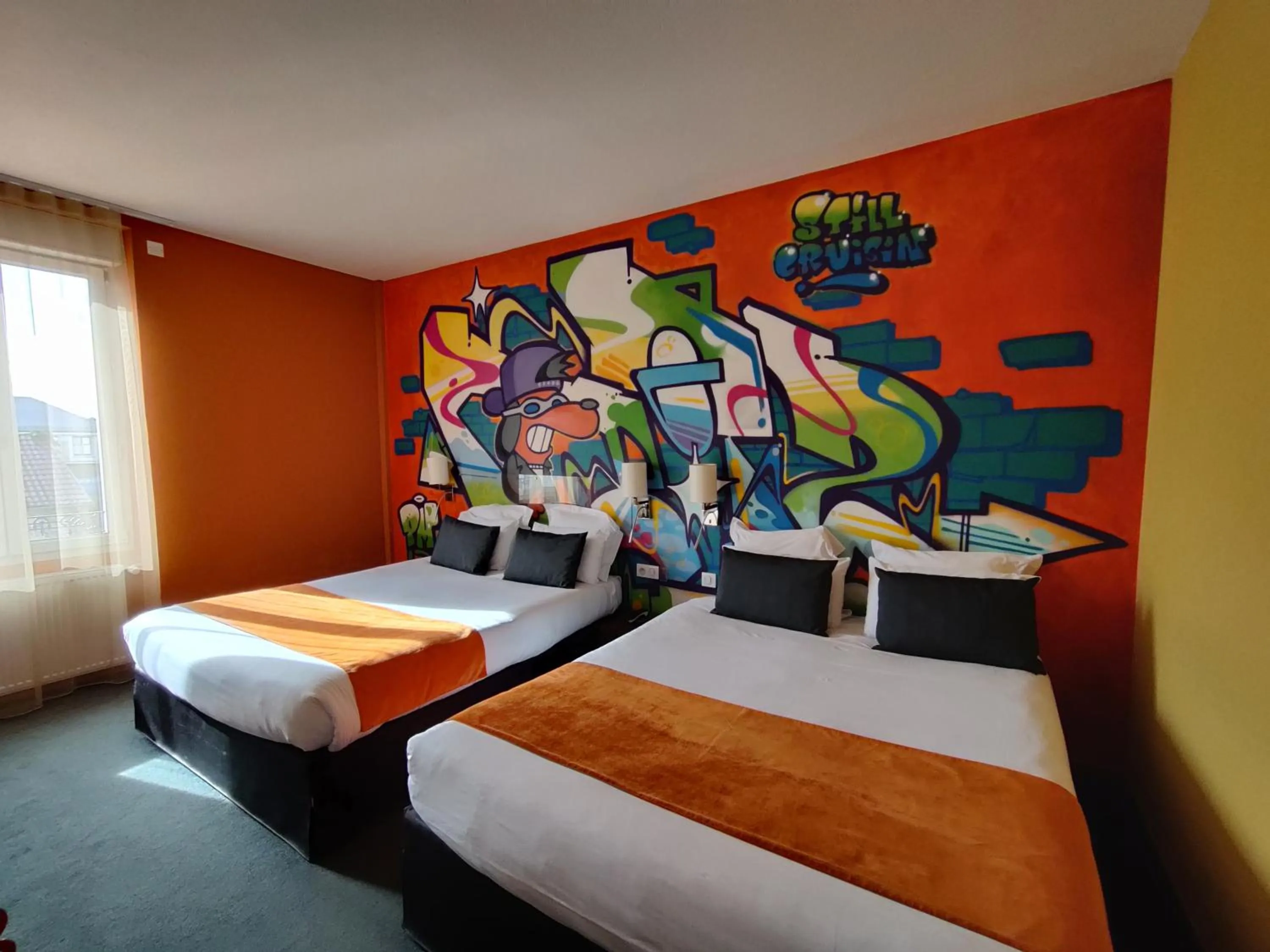 Bed in The Originals Boutique, Hôtel de l'Univers, Montluçon