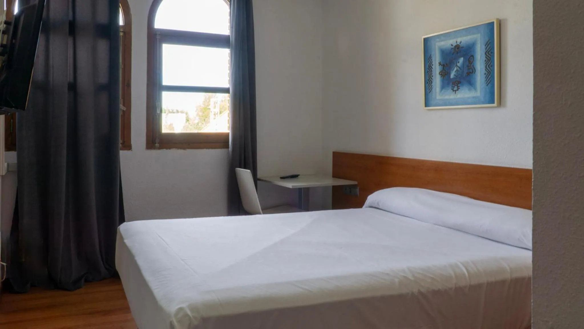 Landmark view, Bed in SunDos Feria Valencia