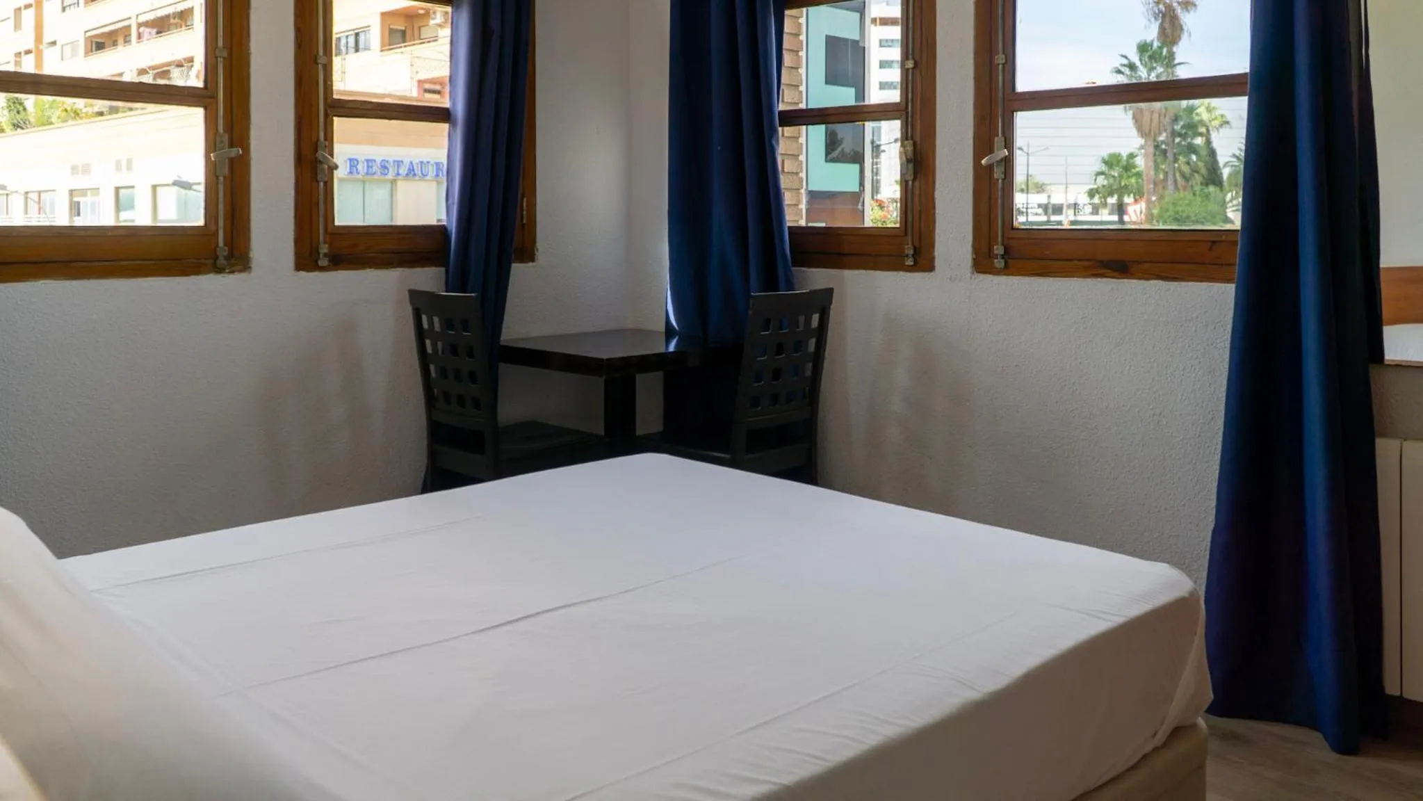 Bed in SunDos Feria Valencia