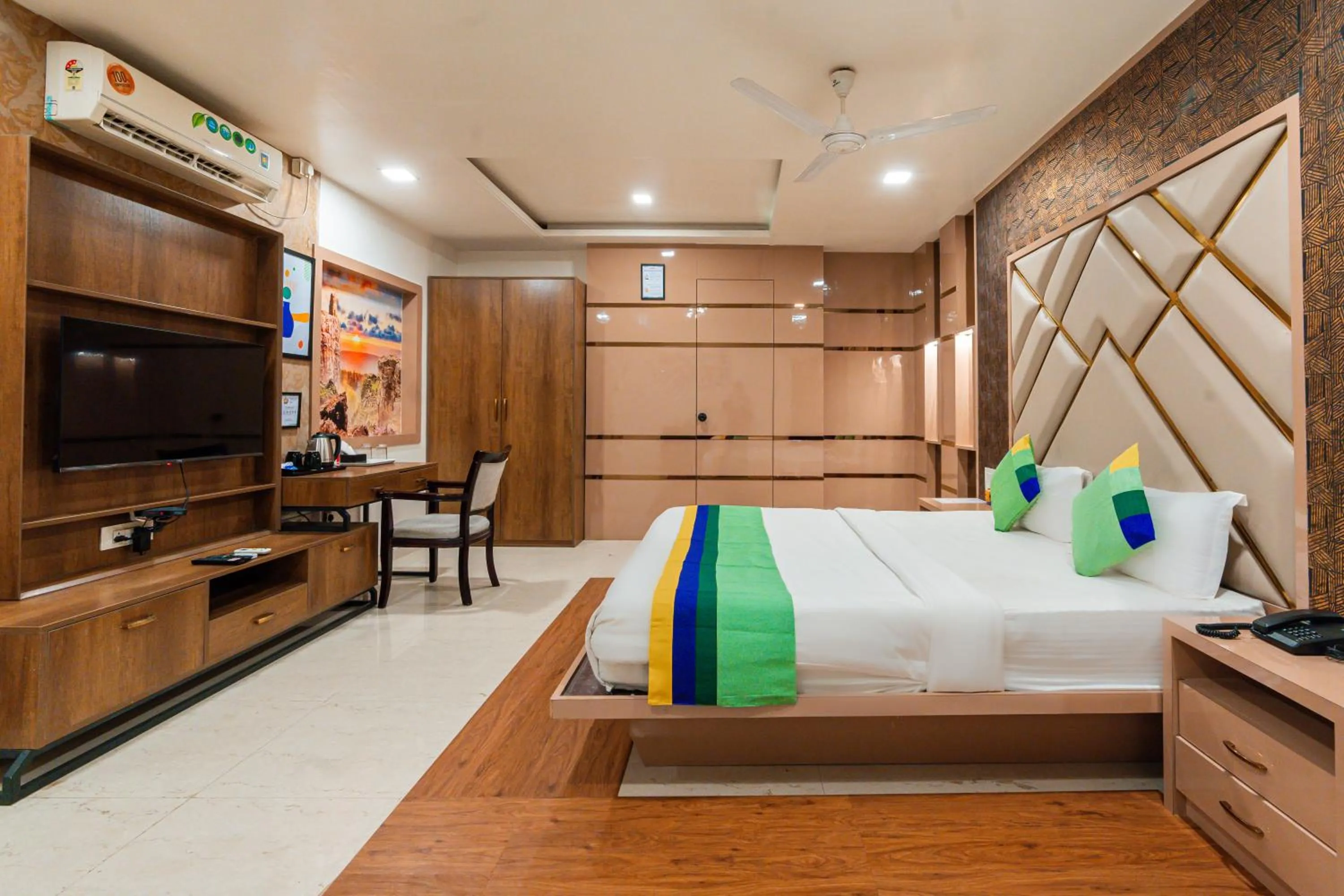 Bedroom, Bed in Treebo Westview