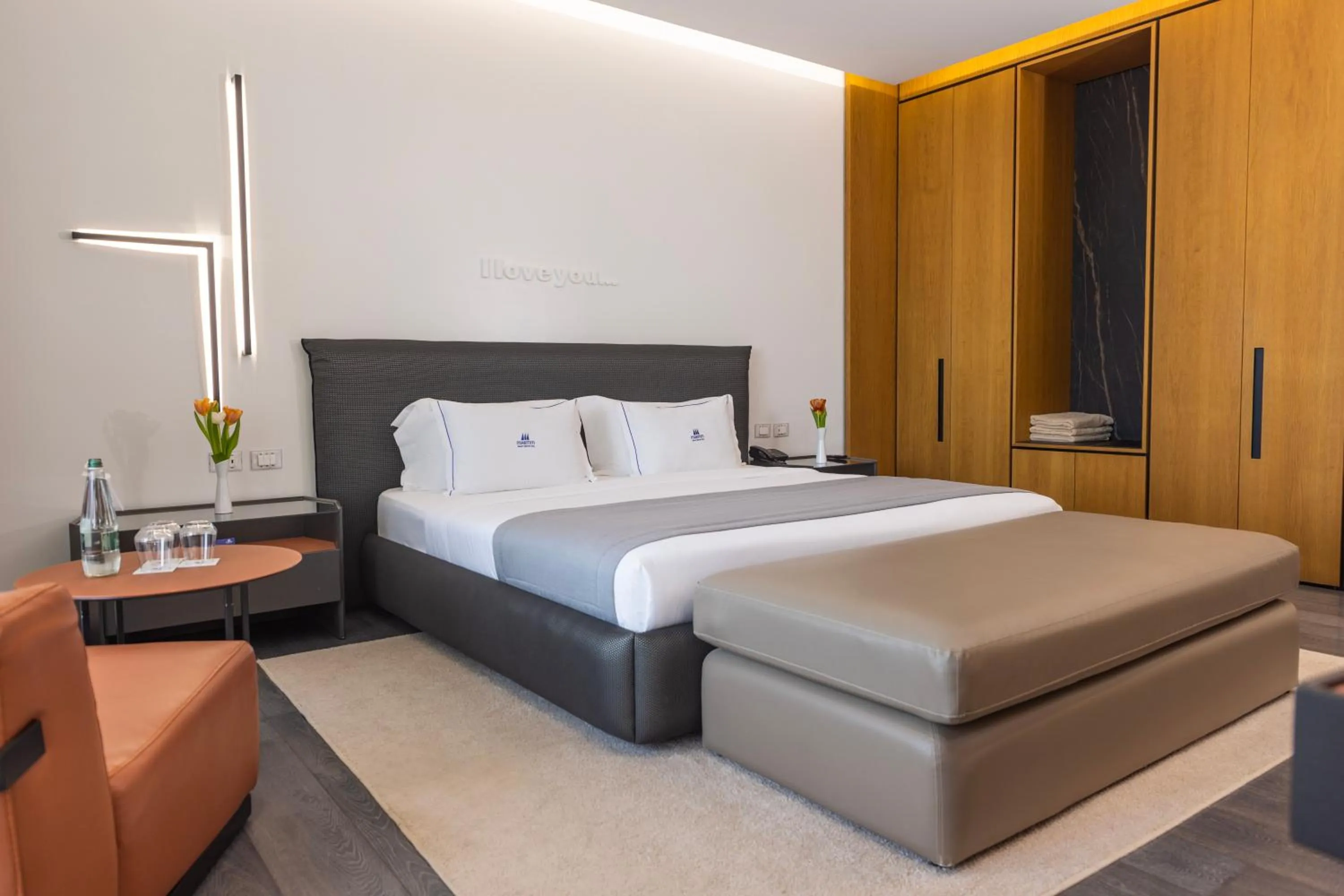 Bed in Maritim Marina Bay Resort SPA & Casino