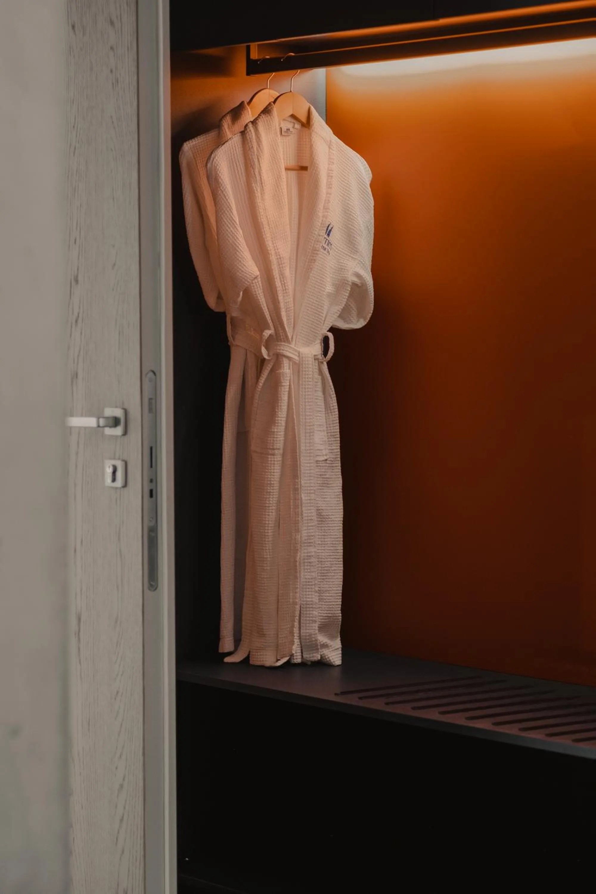 wardrobe in Maritim Marina Bay Resort SPA & Casino