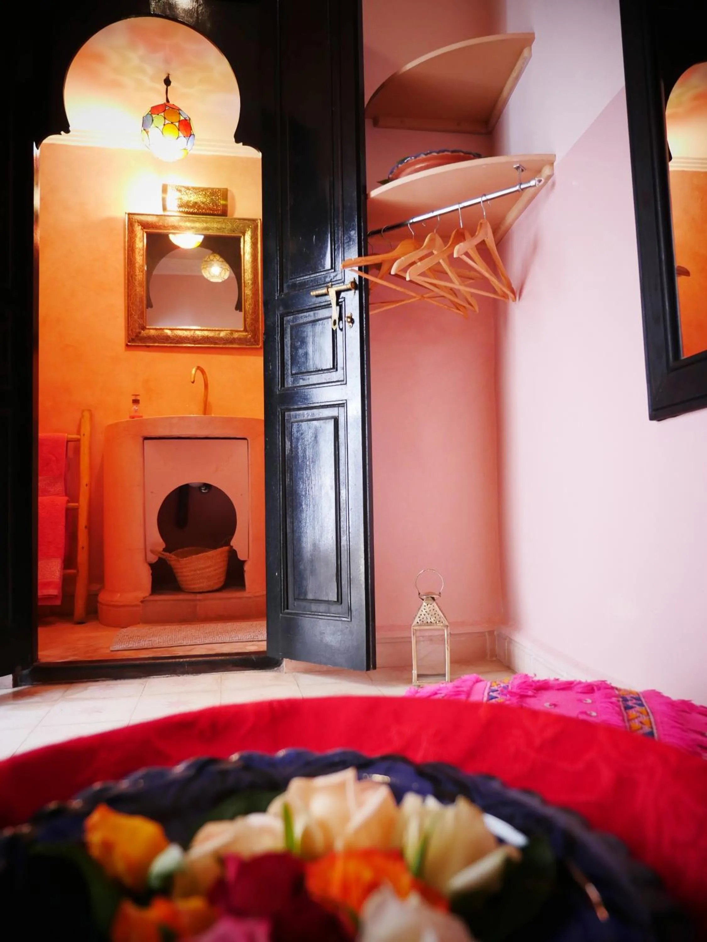 Toilet in SARDINAS & CHILI