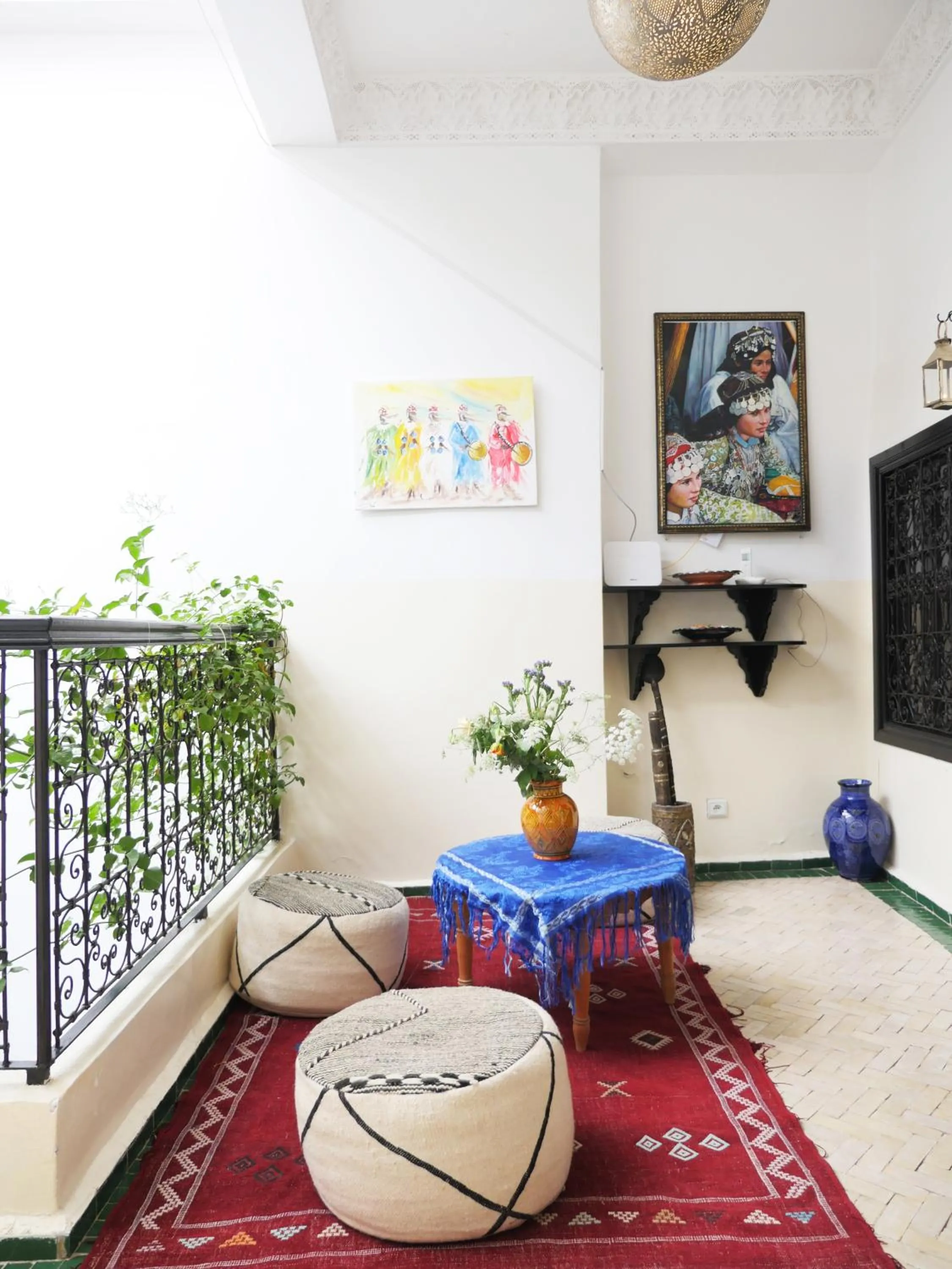 Staff in SARDINAS & CHILI