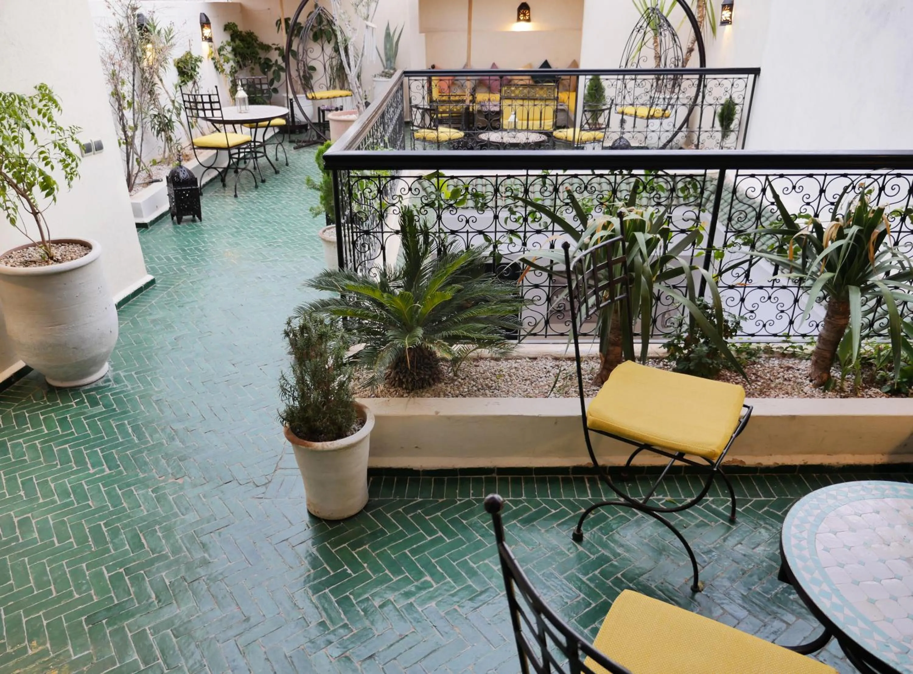 Staff in SARDINAS & CHILI