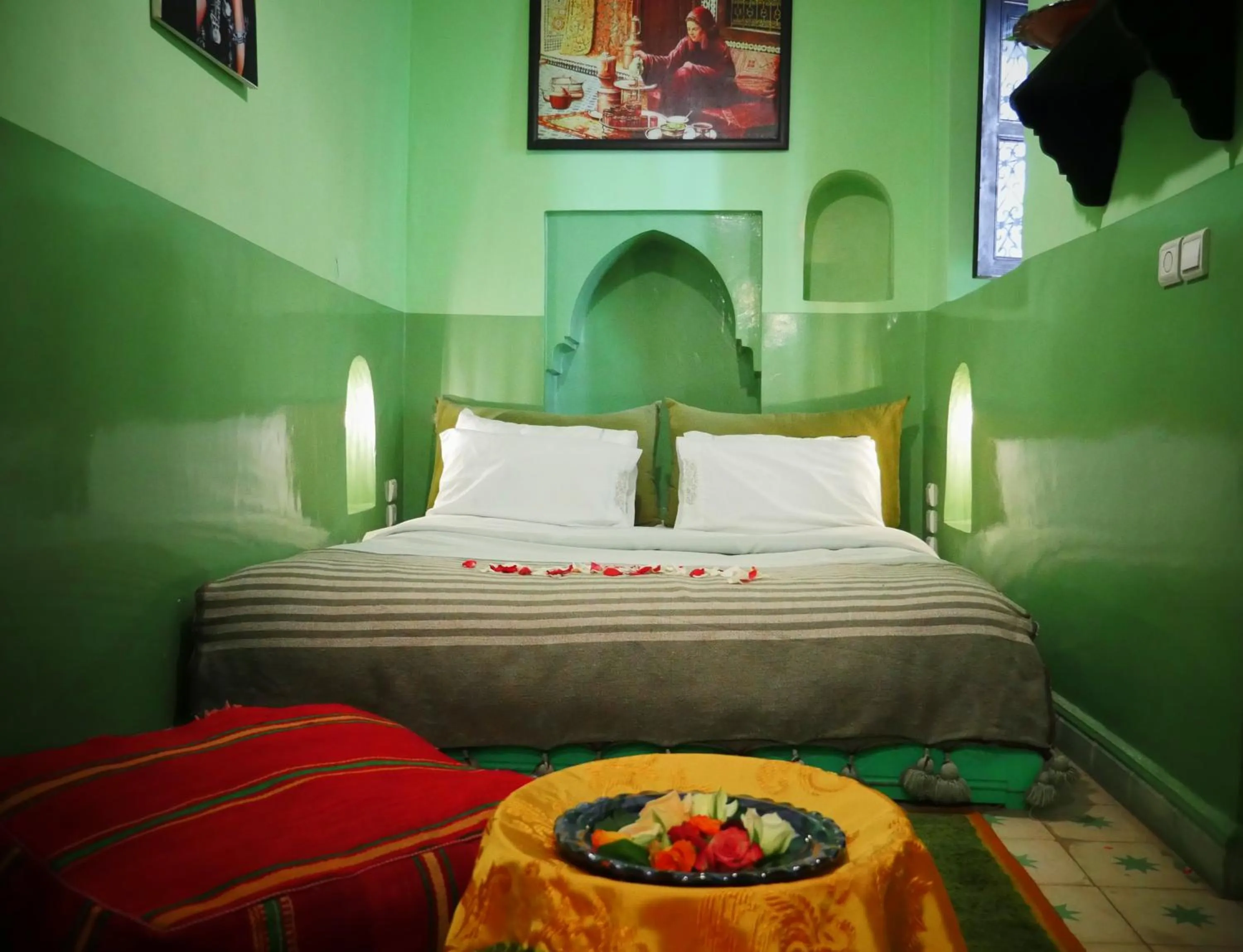 Bed in SARDINAS & CHILI