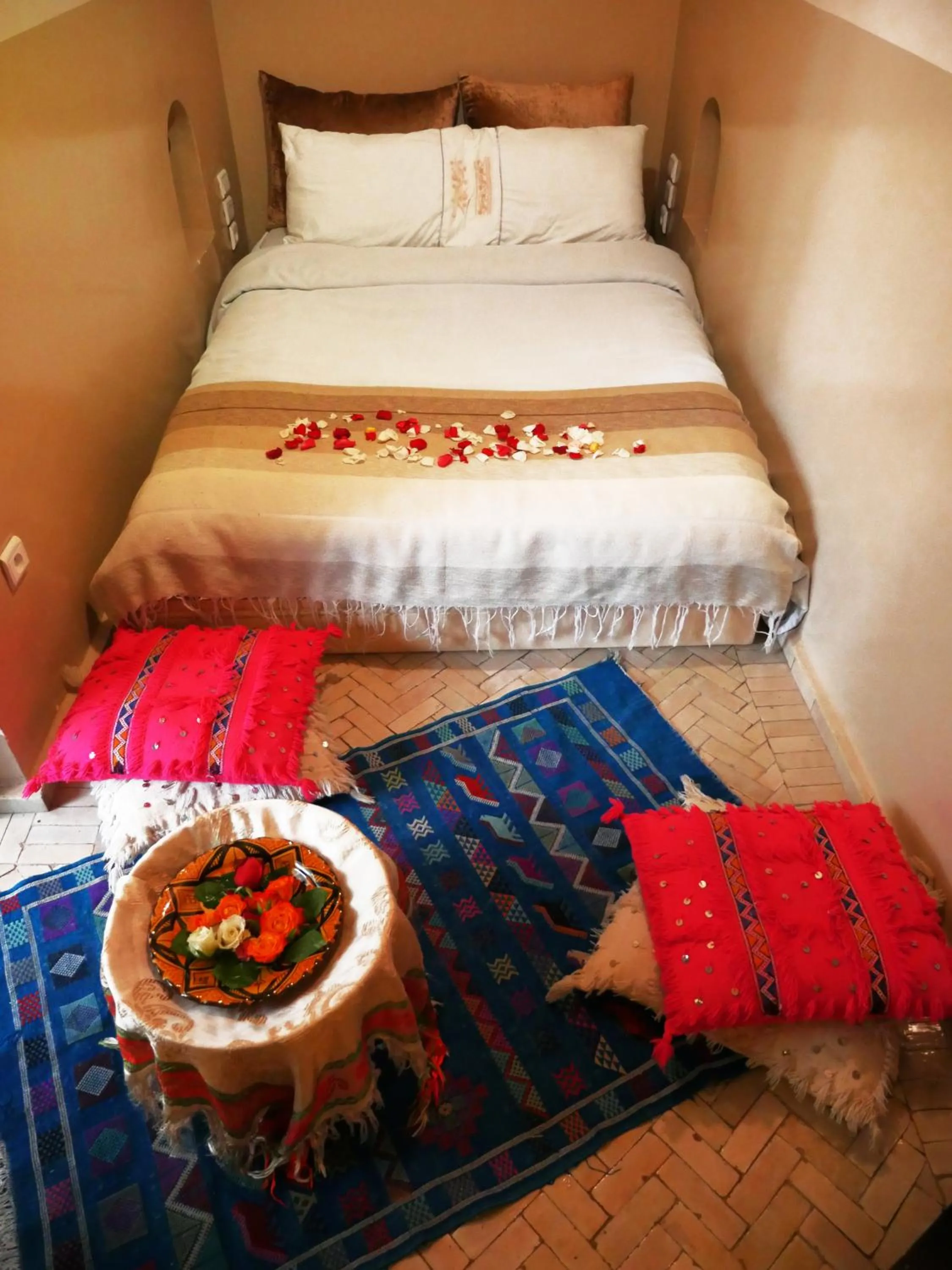 Bed in SARDINAS & CHILI