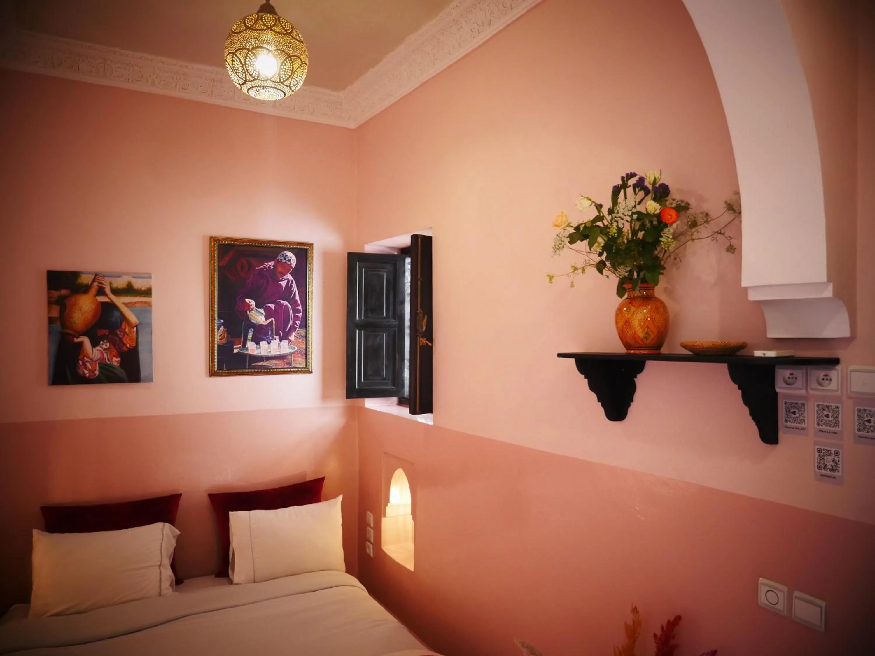 Bed in SARDINAS & CHILI