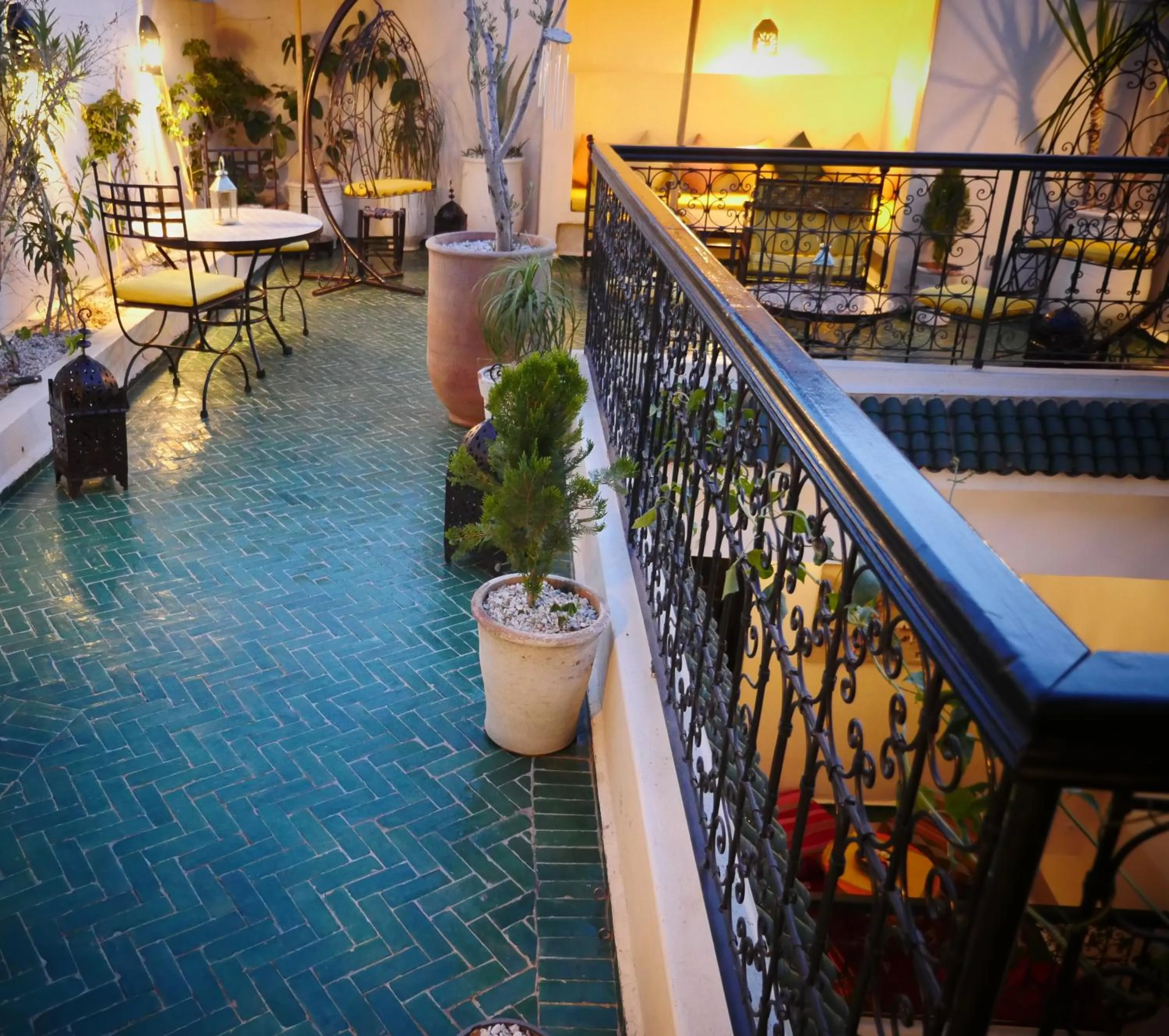 Staff in SARDINAS & CHILI