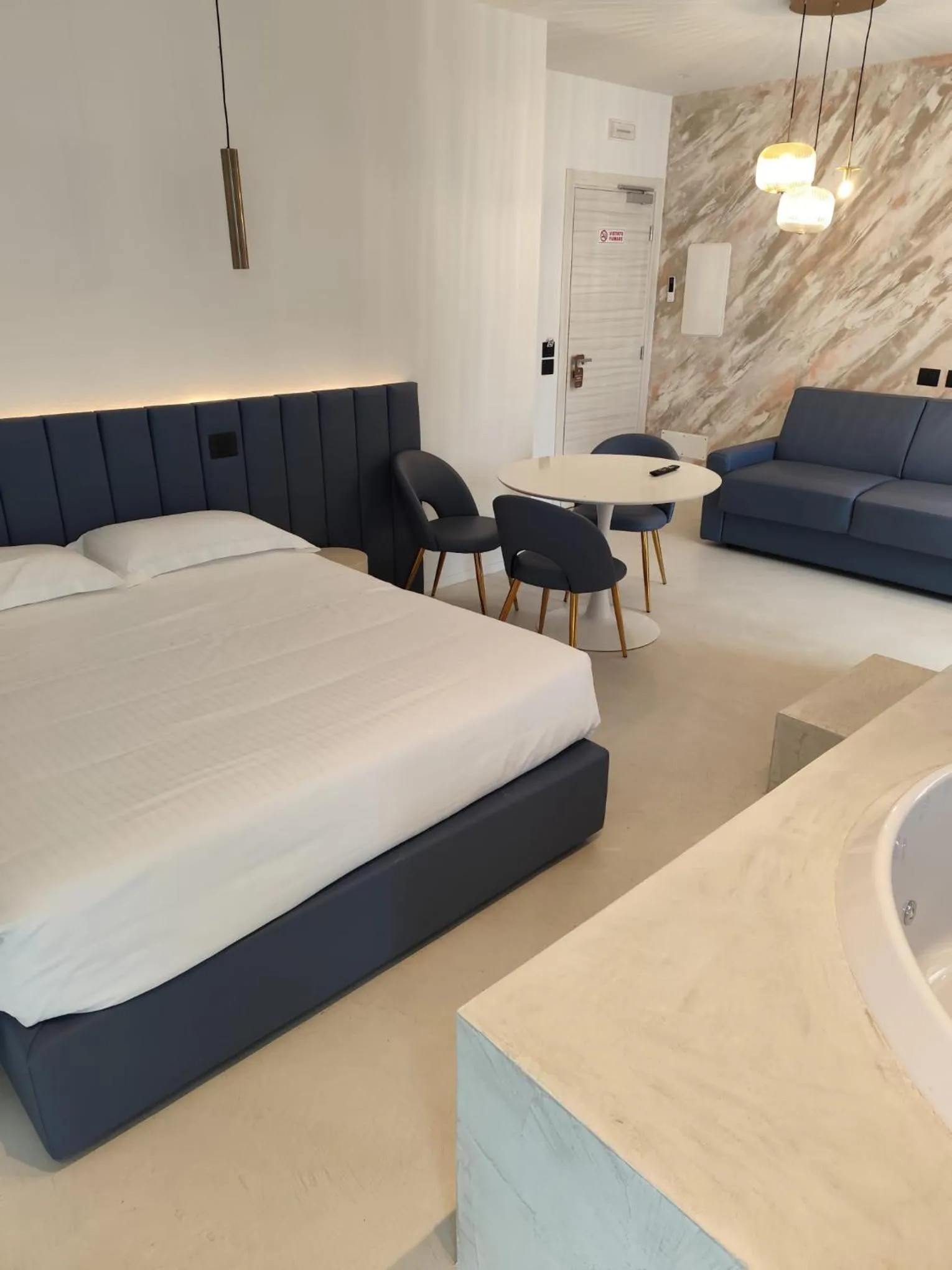 Seating area, Bed in Gabbiano Suites