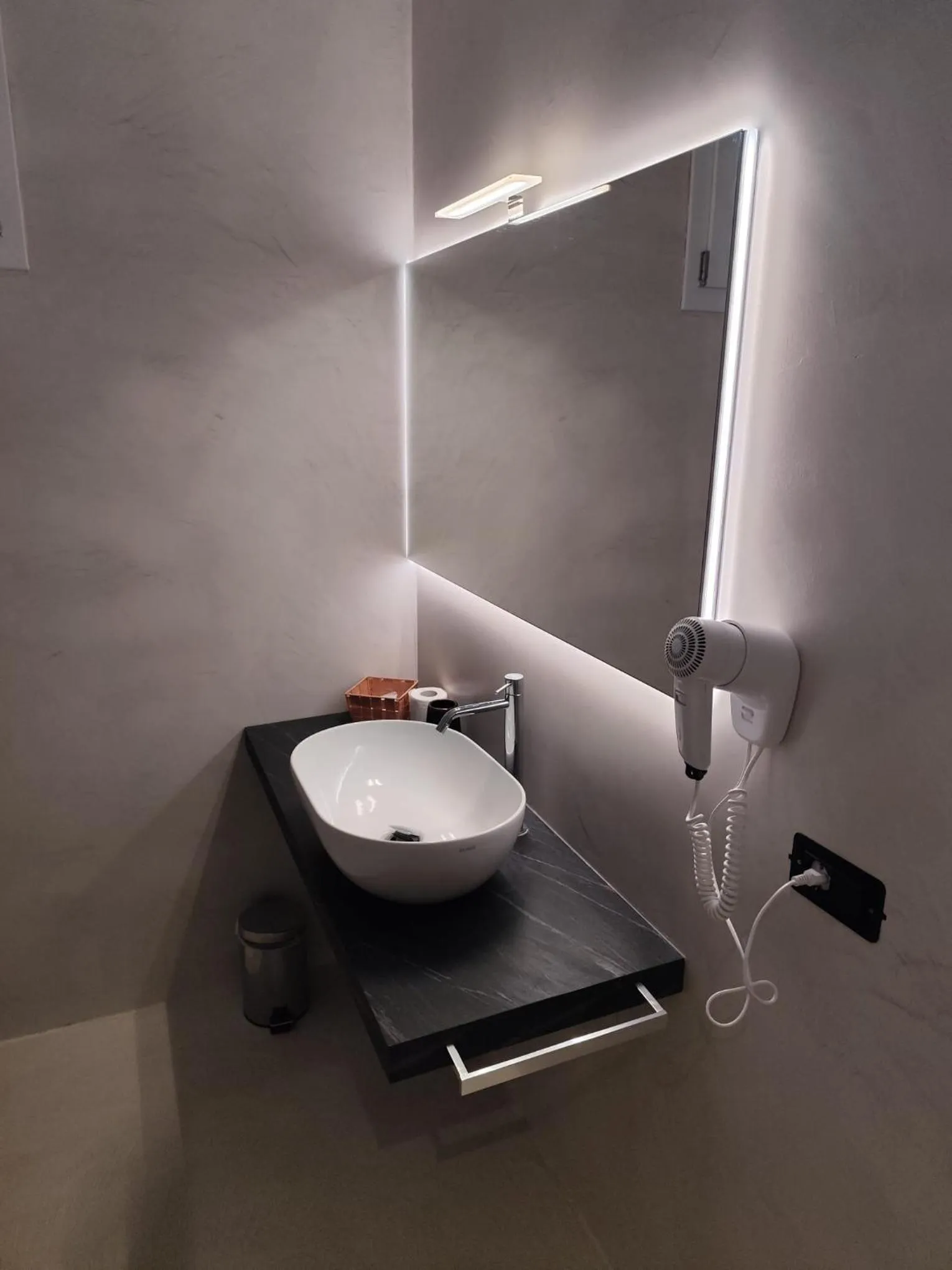 Bathroom in Gabbiano Suites