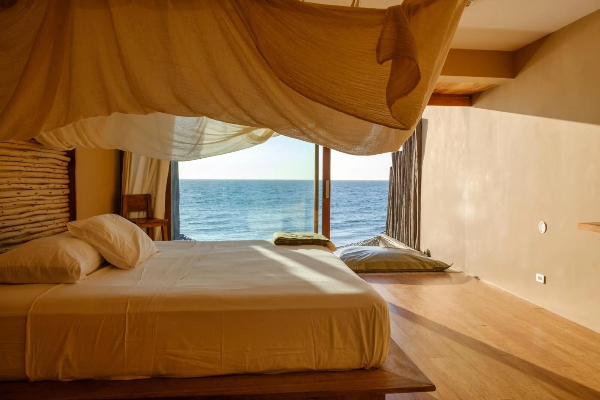 Photo of the whole room in Alma Loft