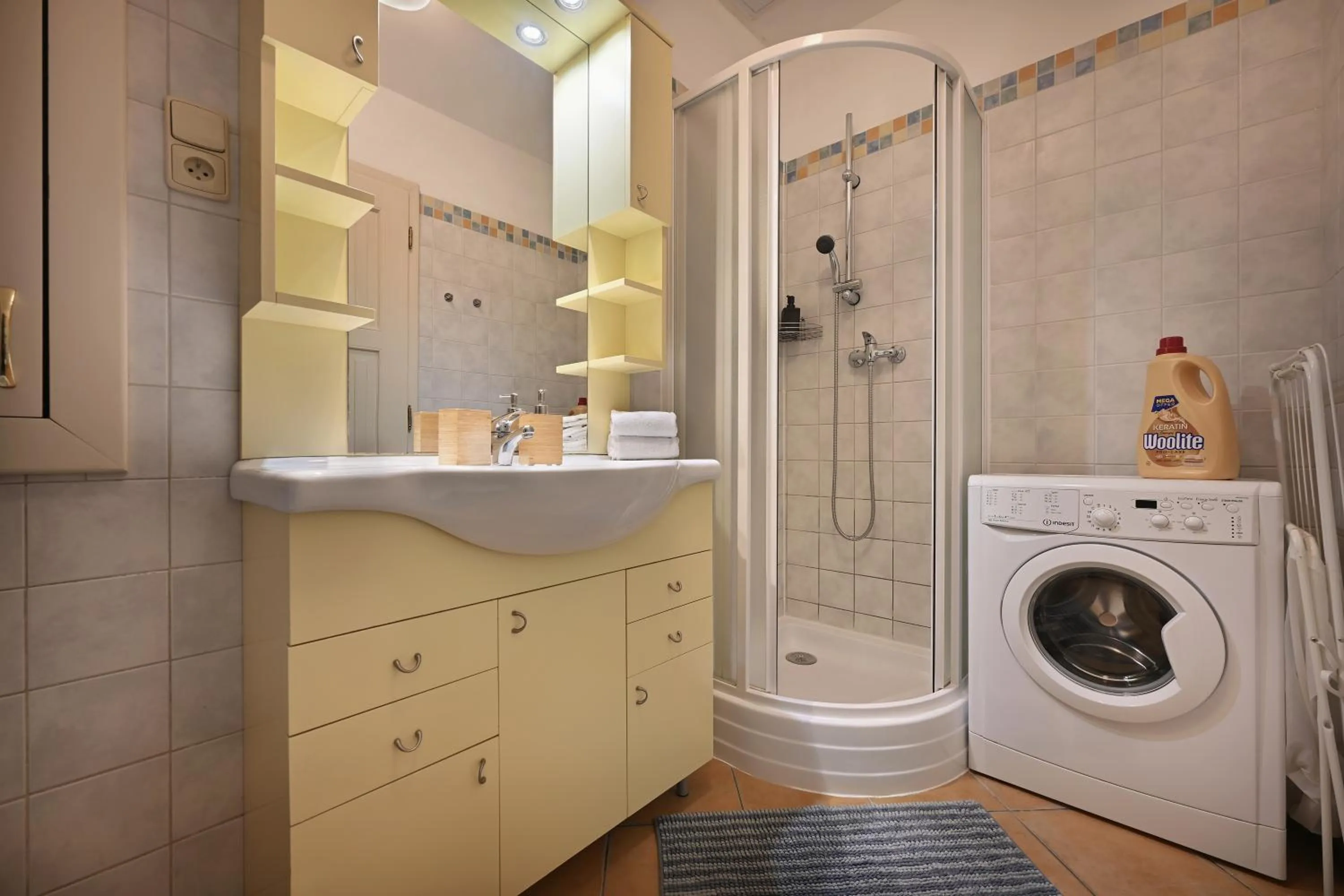 Shower in White Swan Boutique Apartments