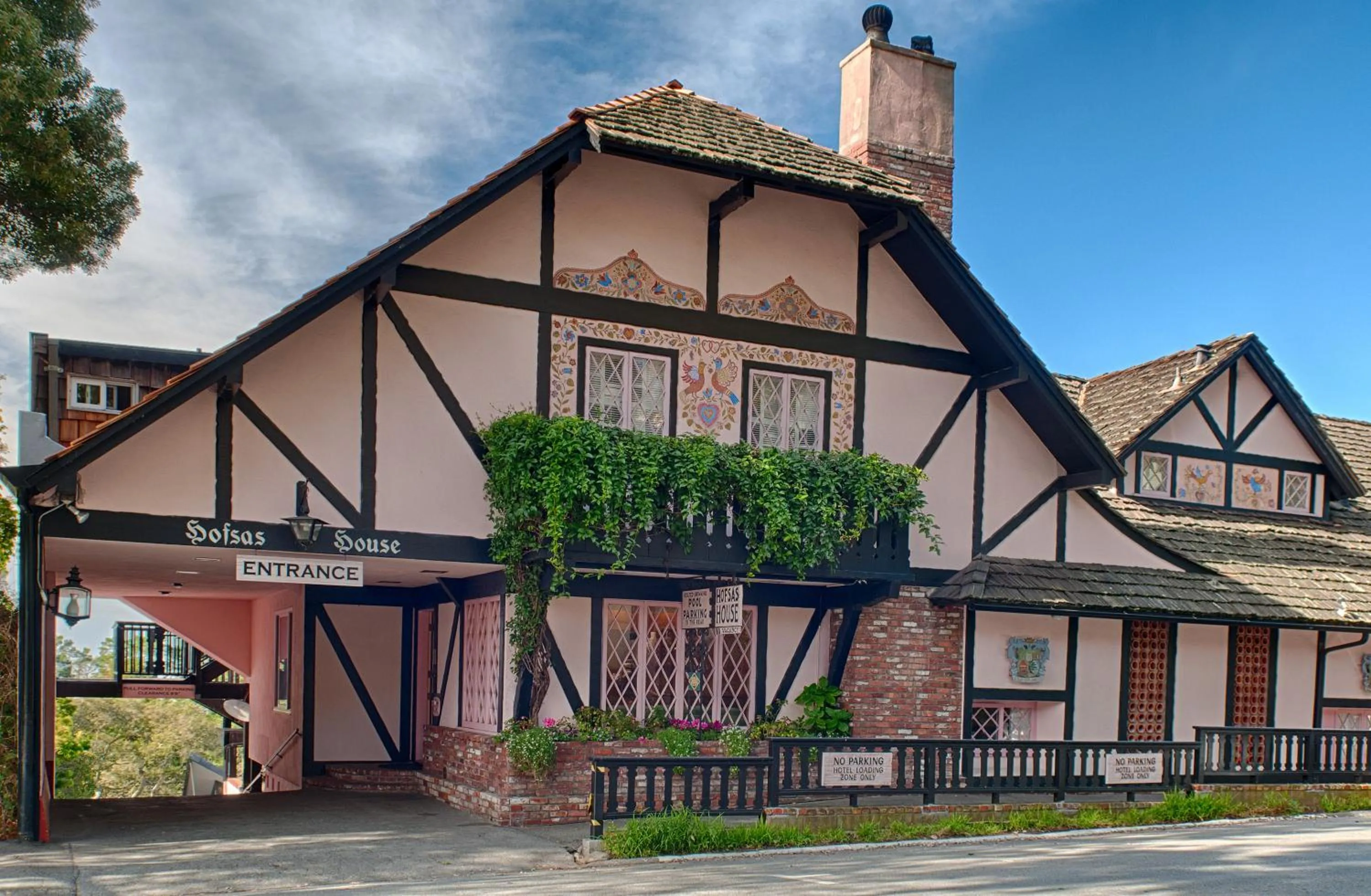Facade/entrance in Hofsas House Hotel