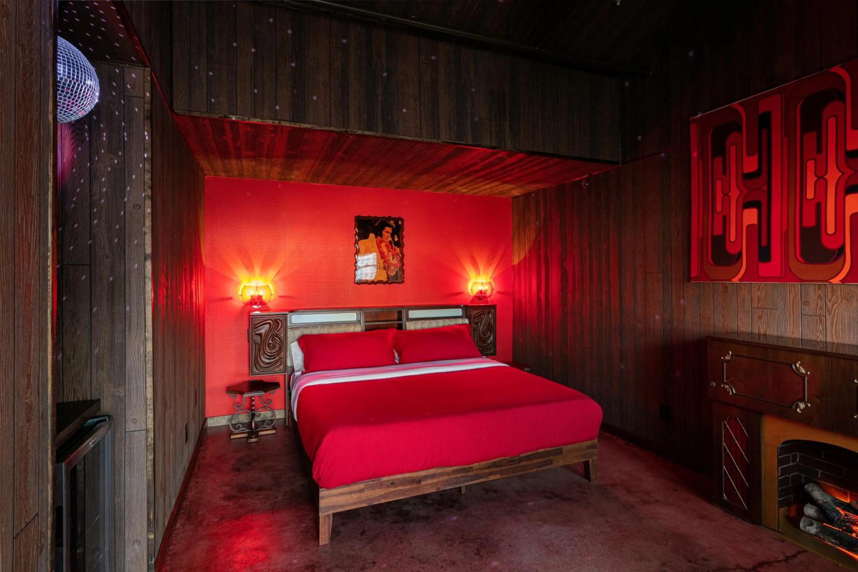 Photo of the whole room in The Dive Motel and Swim Club