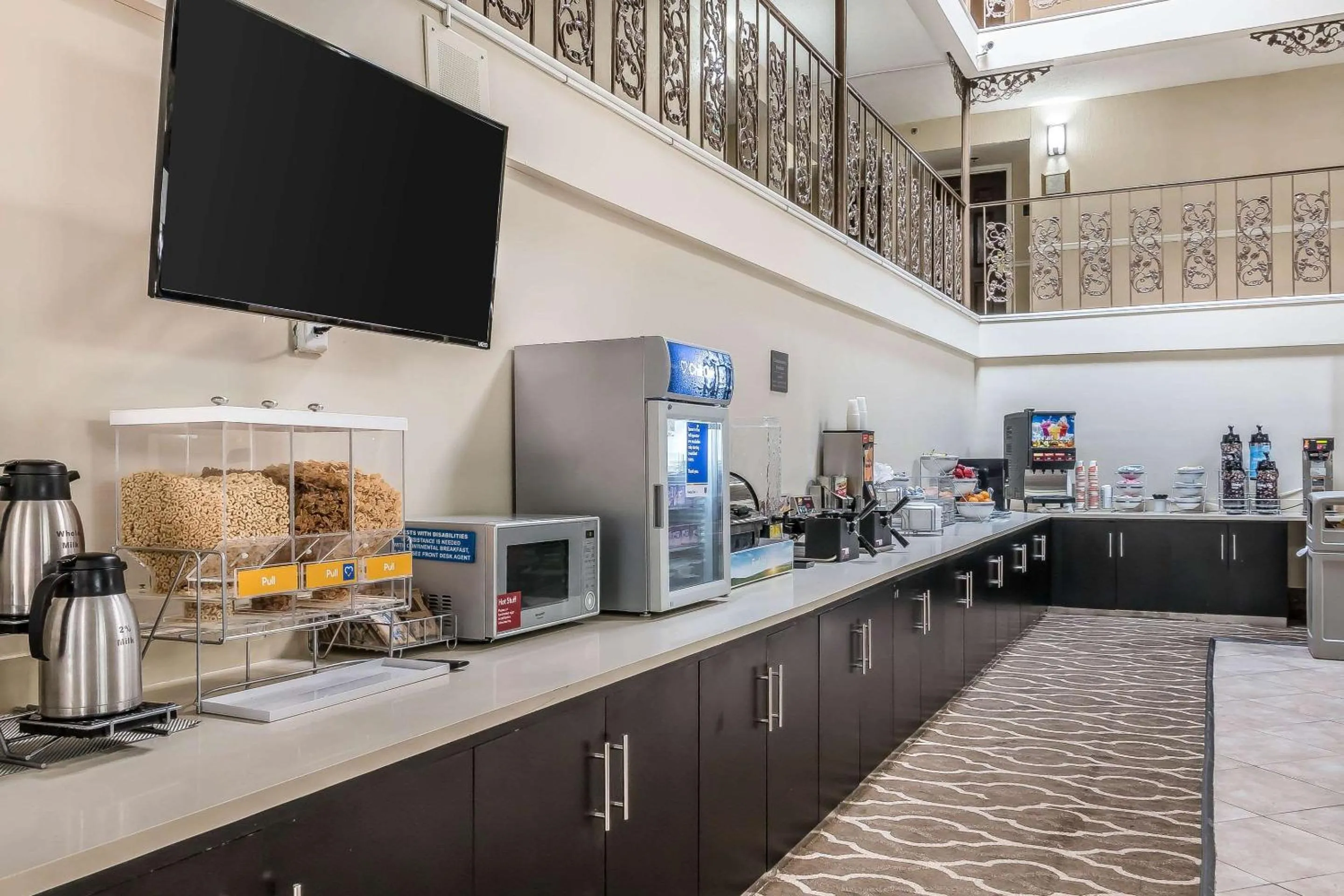 Restaurant/places to eat in Comfort Inn Savannah Midtown