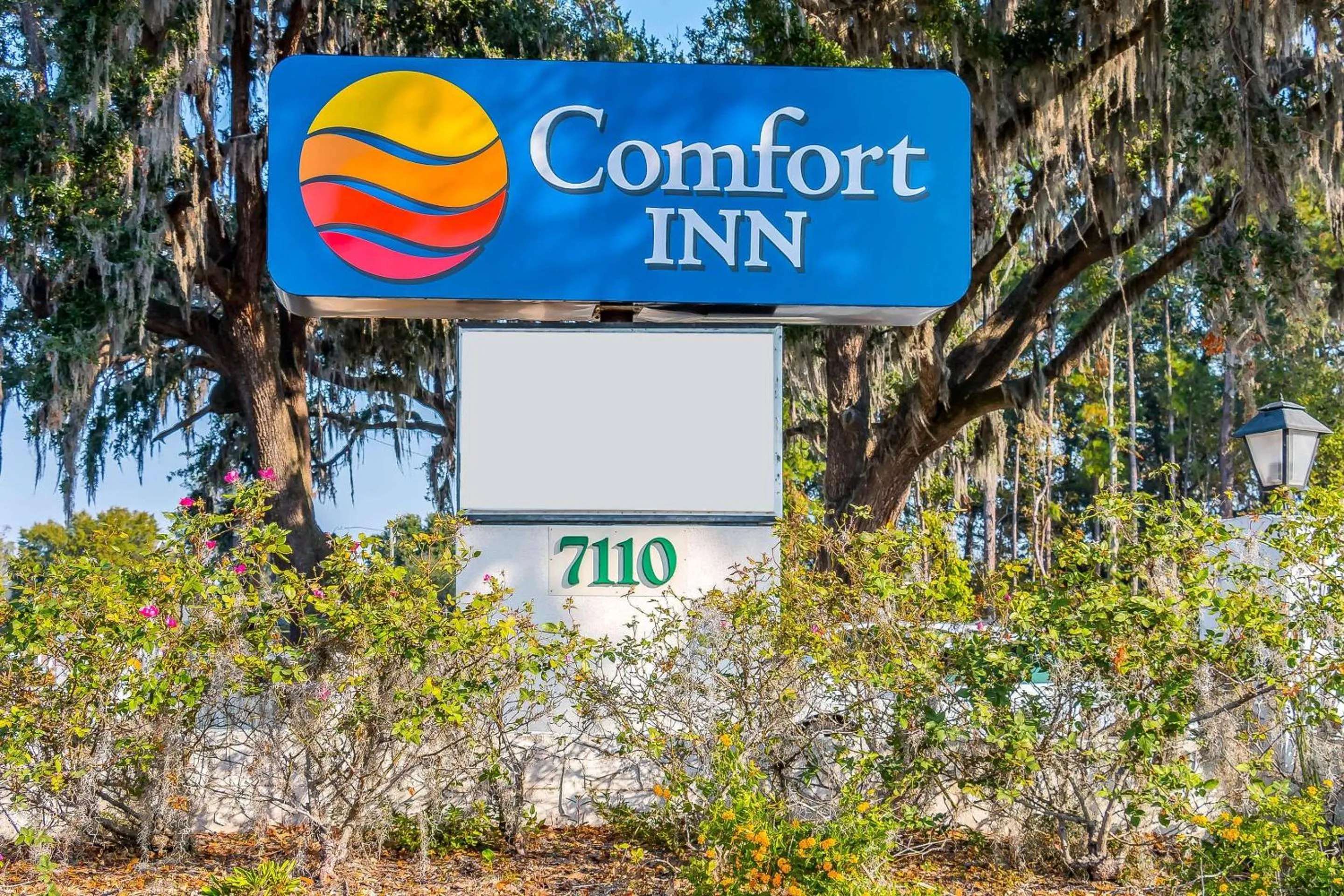 Property building in Comfort Inn Savannah Midtown