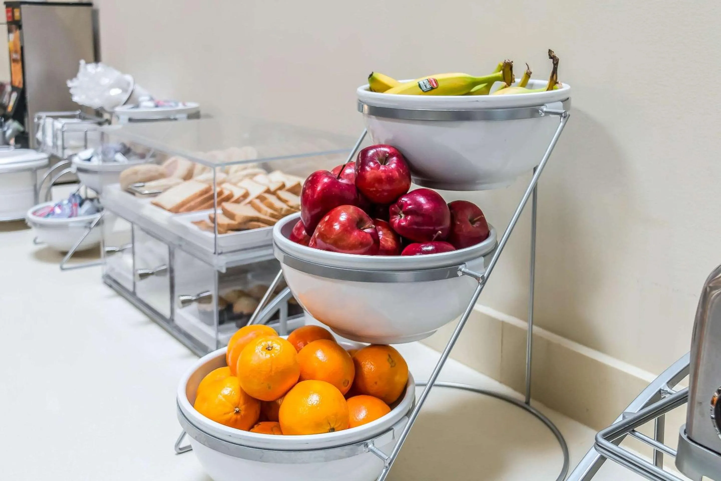 Restaurant/places to eat in Comfort Inn Savannah Midtown