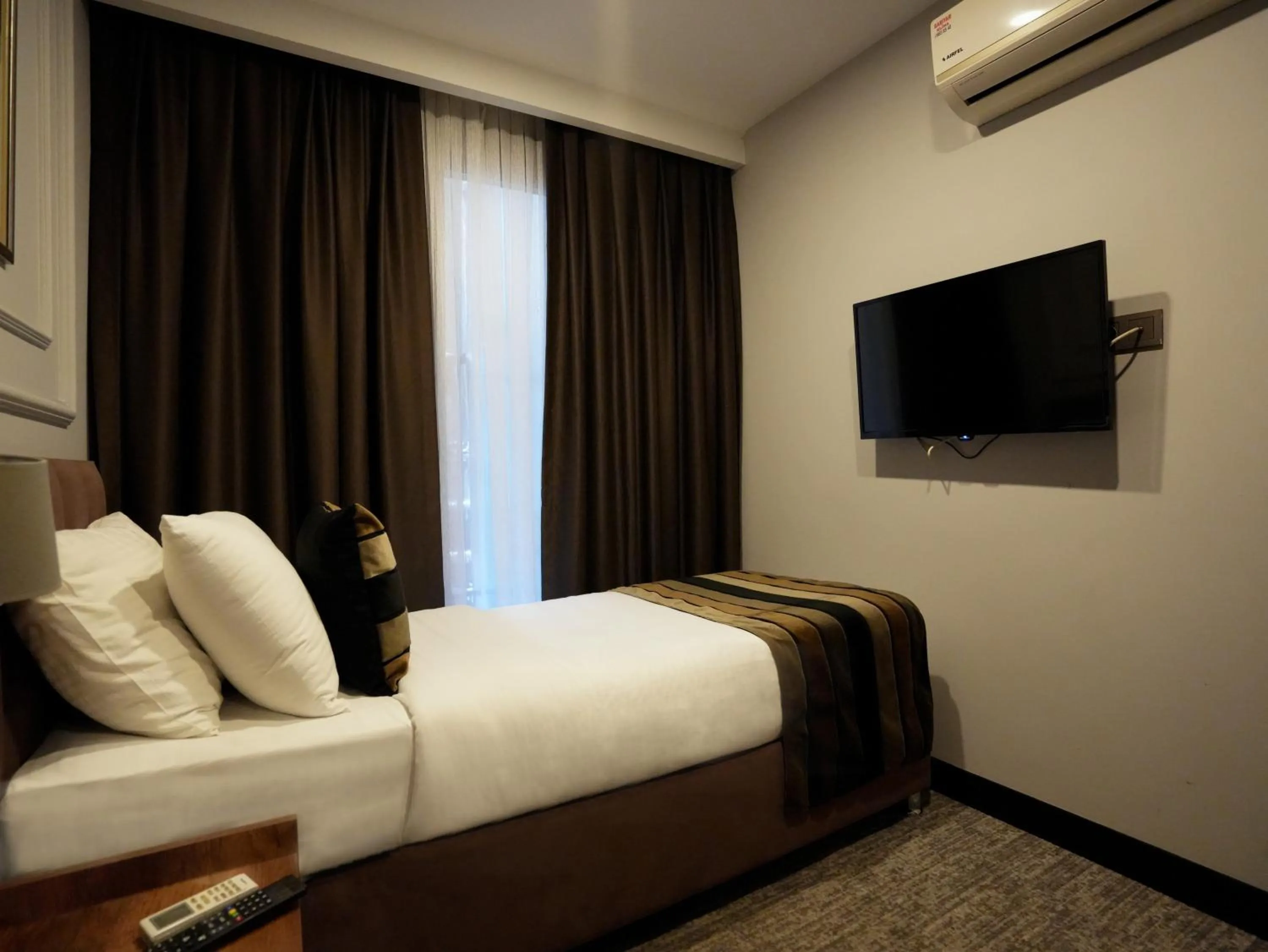 Photo of the whole room, Bed in Zalel Hotels Laleli