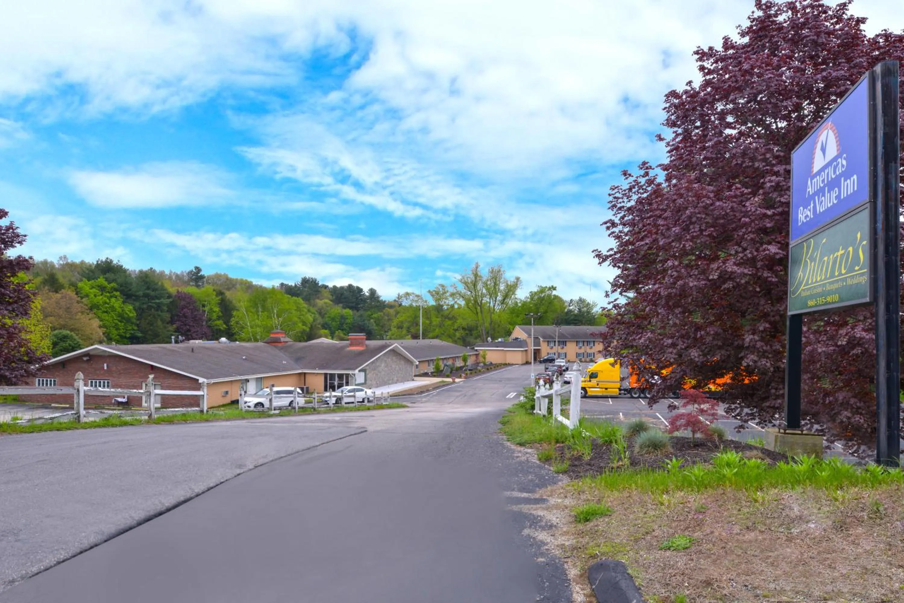 Property building in Motel 6 Putnam CT