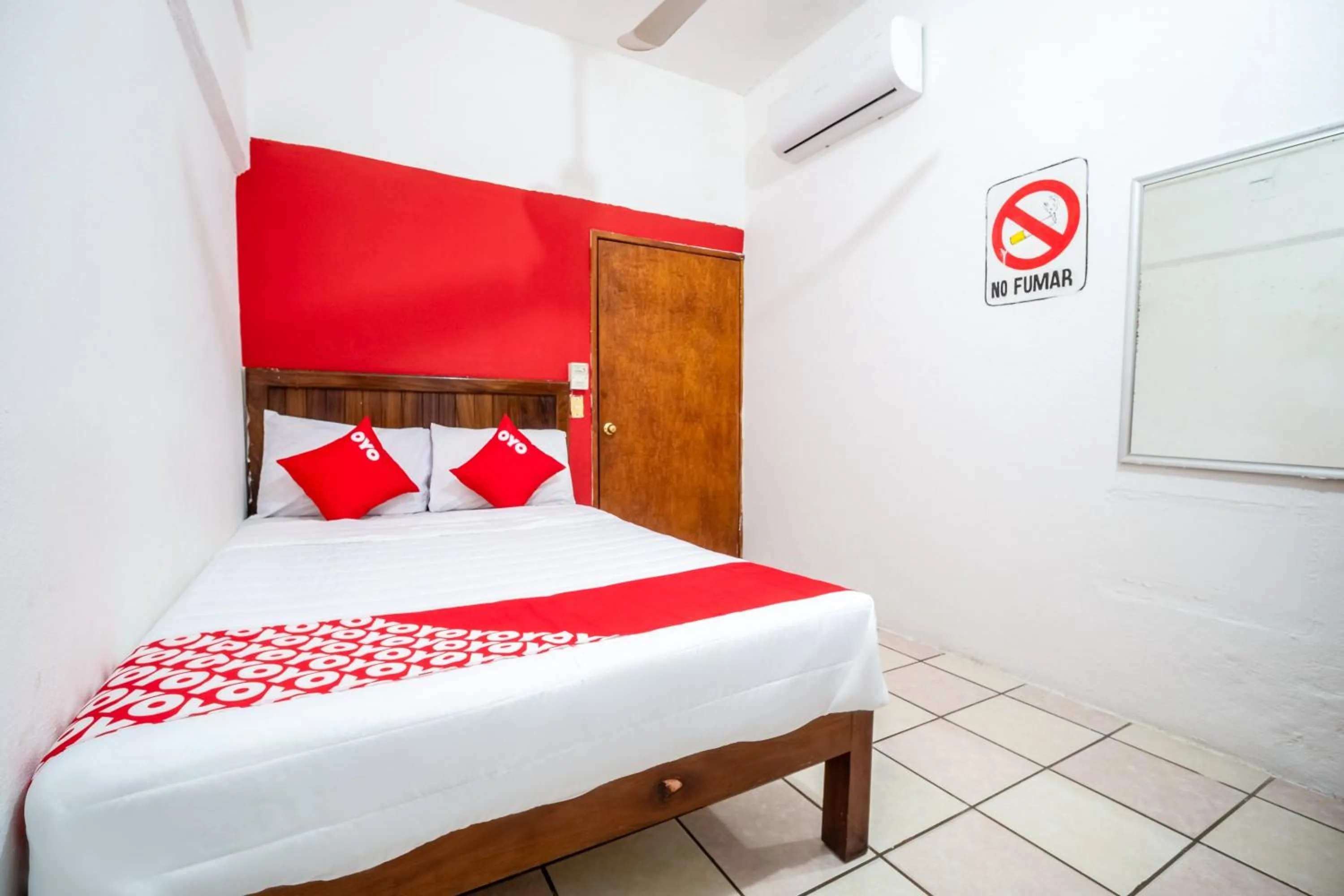 Bedroom, Bed in OYO Hotel Betsua Vista Hermosa, Huatulco