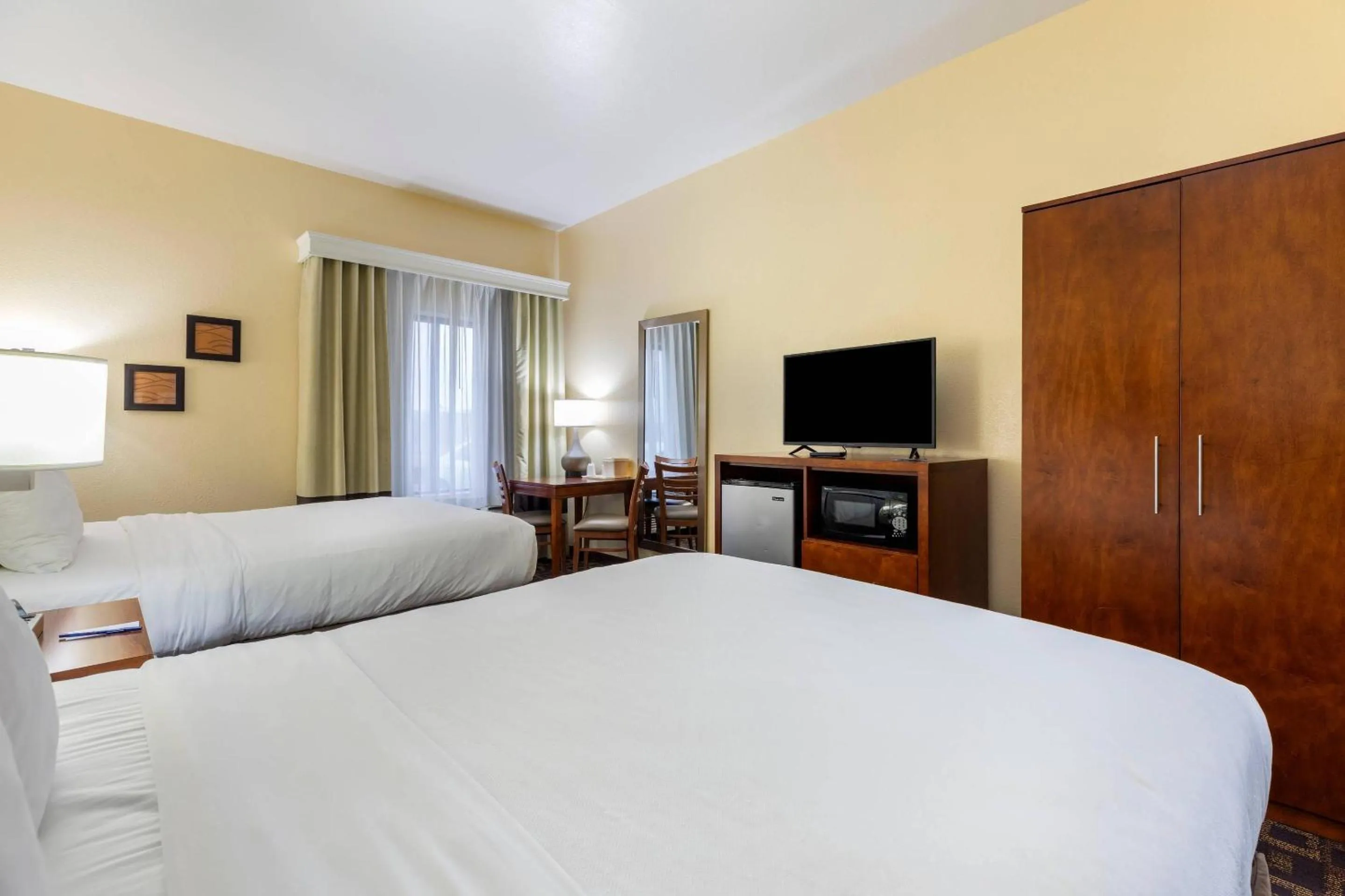 Bedroom, Bed in Comfort Inn & Suites North Aurora - Naperville