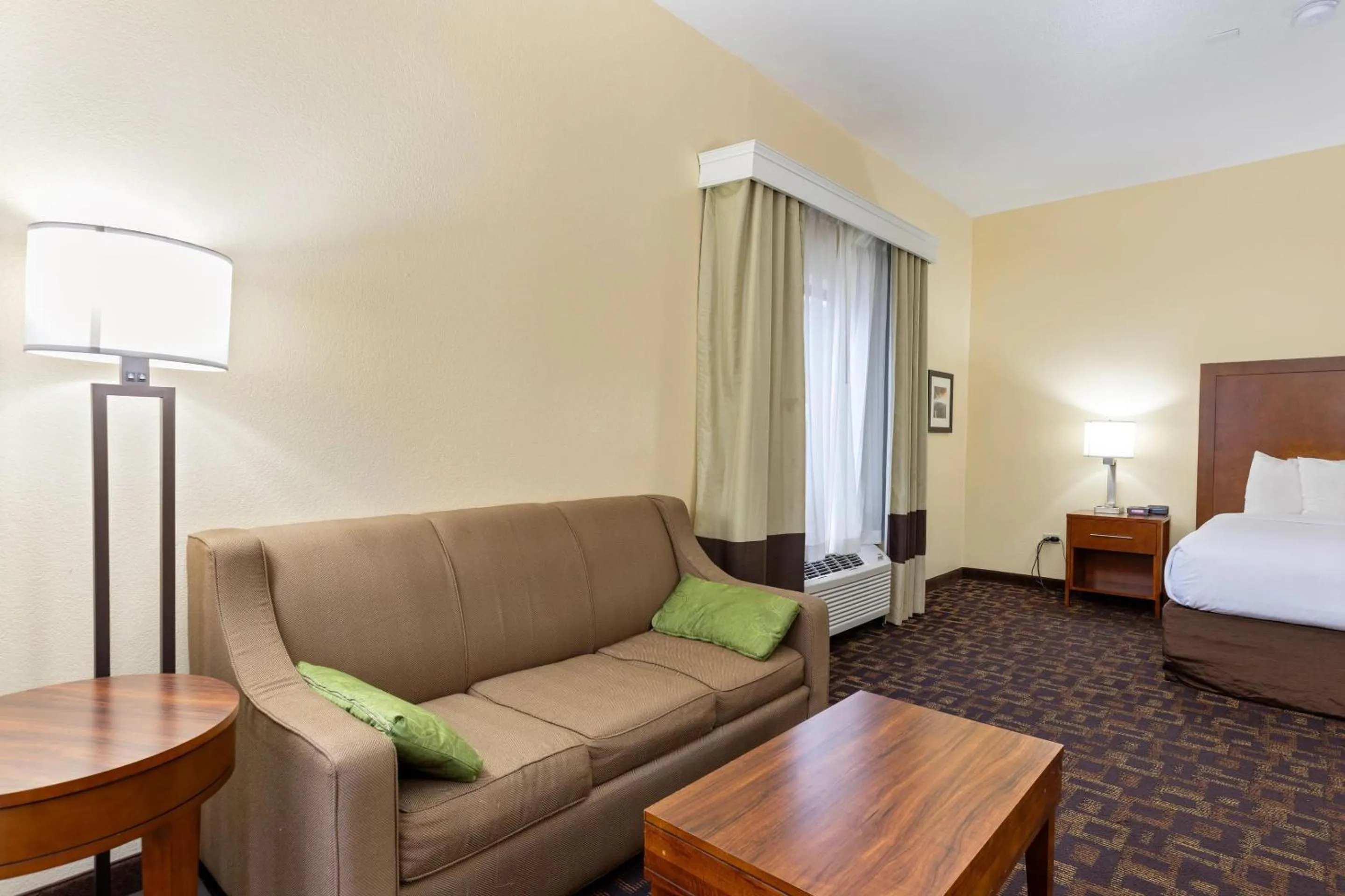 Bedroom, Bed in Comfort Inn & Suites North Aurora - Naperville