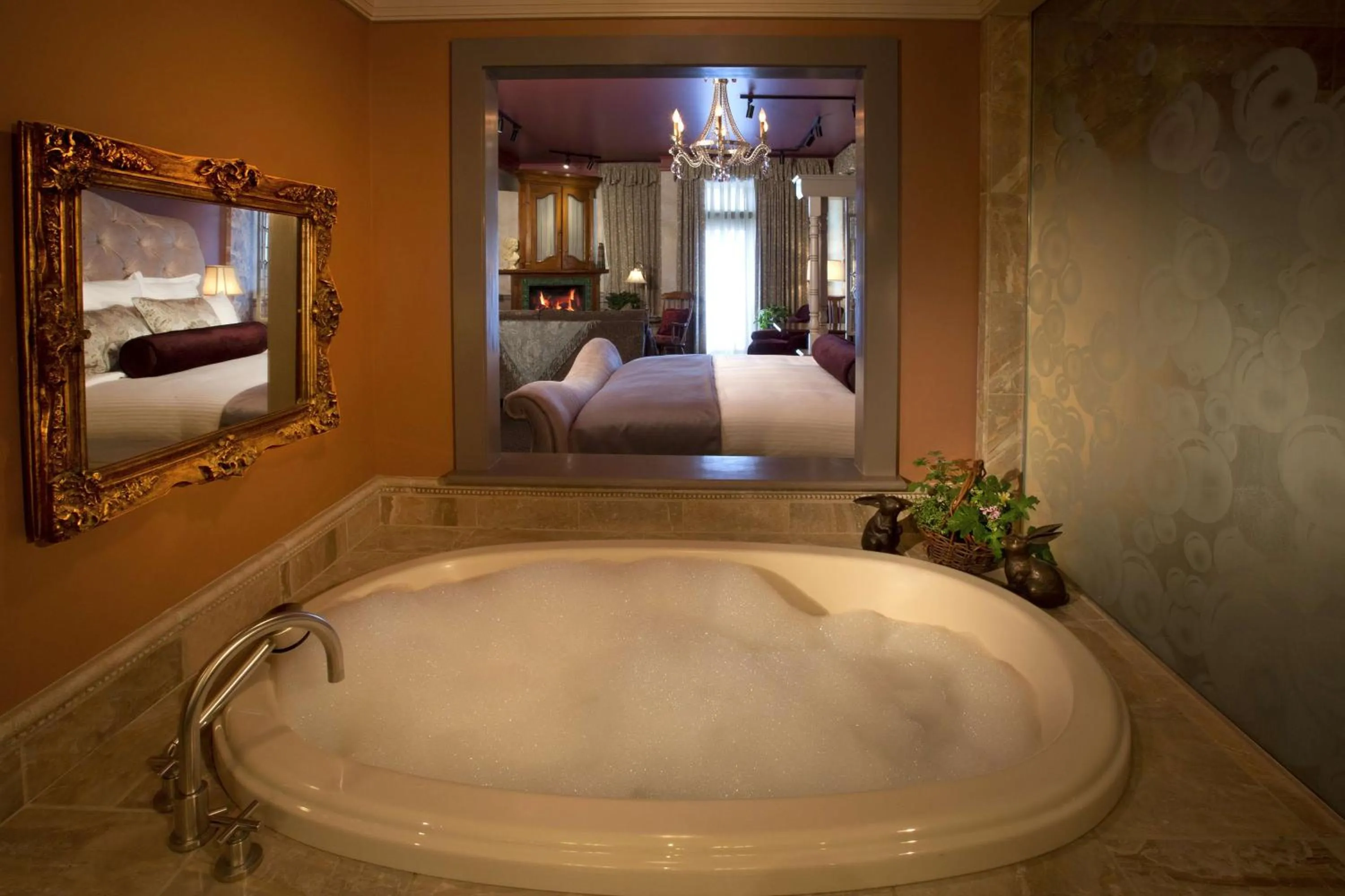 Bathroom, Bed in Willows Lodge