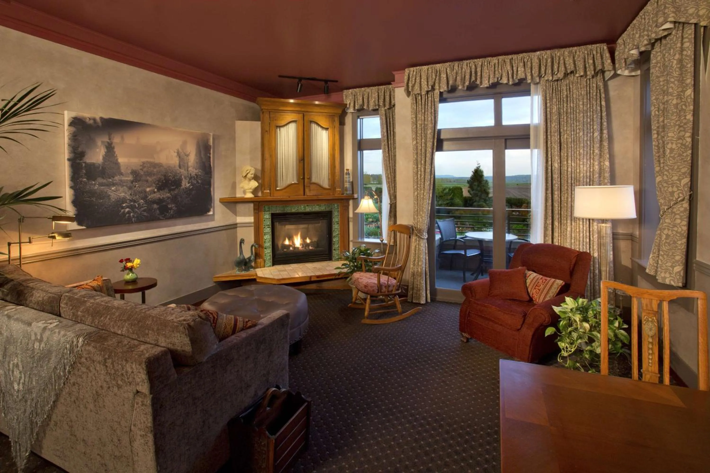 Photo of the whole room in Willows Lodge